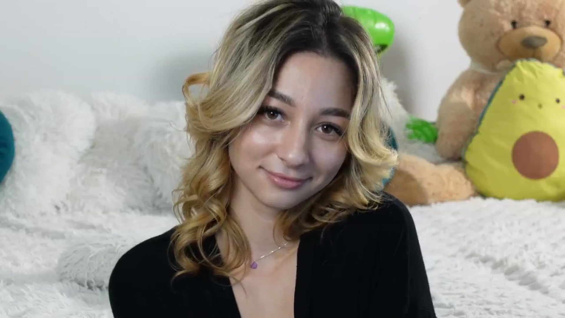 Gallery image thumbnail from Alienkittyy's myfreecams stream on, 01/04/2026, 08:18 image 18 of 20