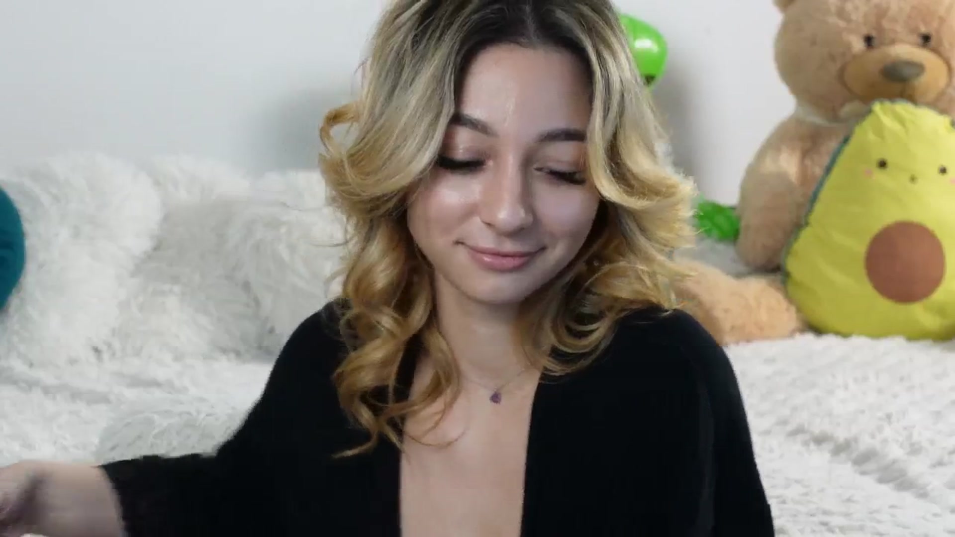 Gallery image thumbnail from Alienkittyy's myfreecams stream on, 01/04/2026, 08:18 image 16 of 20