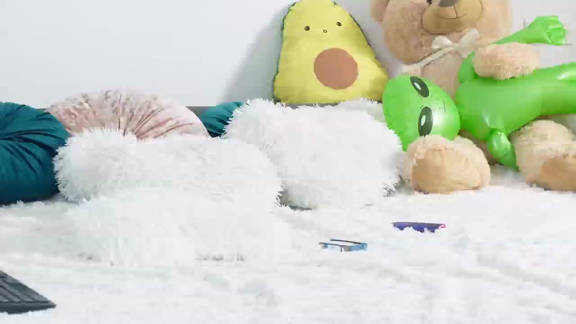 Gallery image thumbnail from Alienkittyy's myfreecams stream on, 01/10/2026, 09:15 image 2 of 20