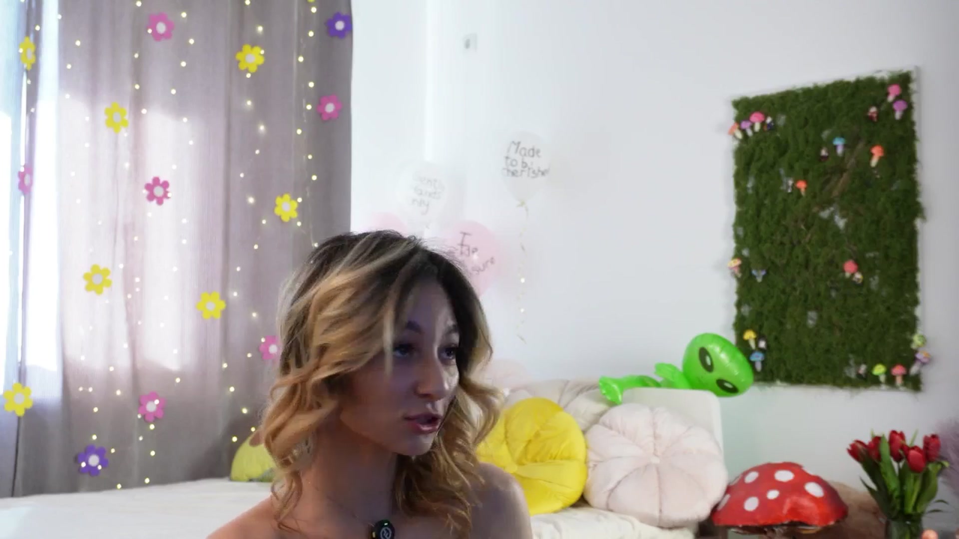 Gallery image thumbnail from Alienkittyy's myfreecams stream on, 03/08/2026, 10:29 image 3 of 20