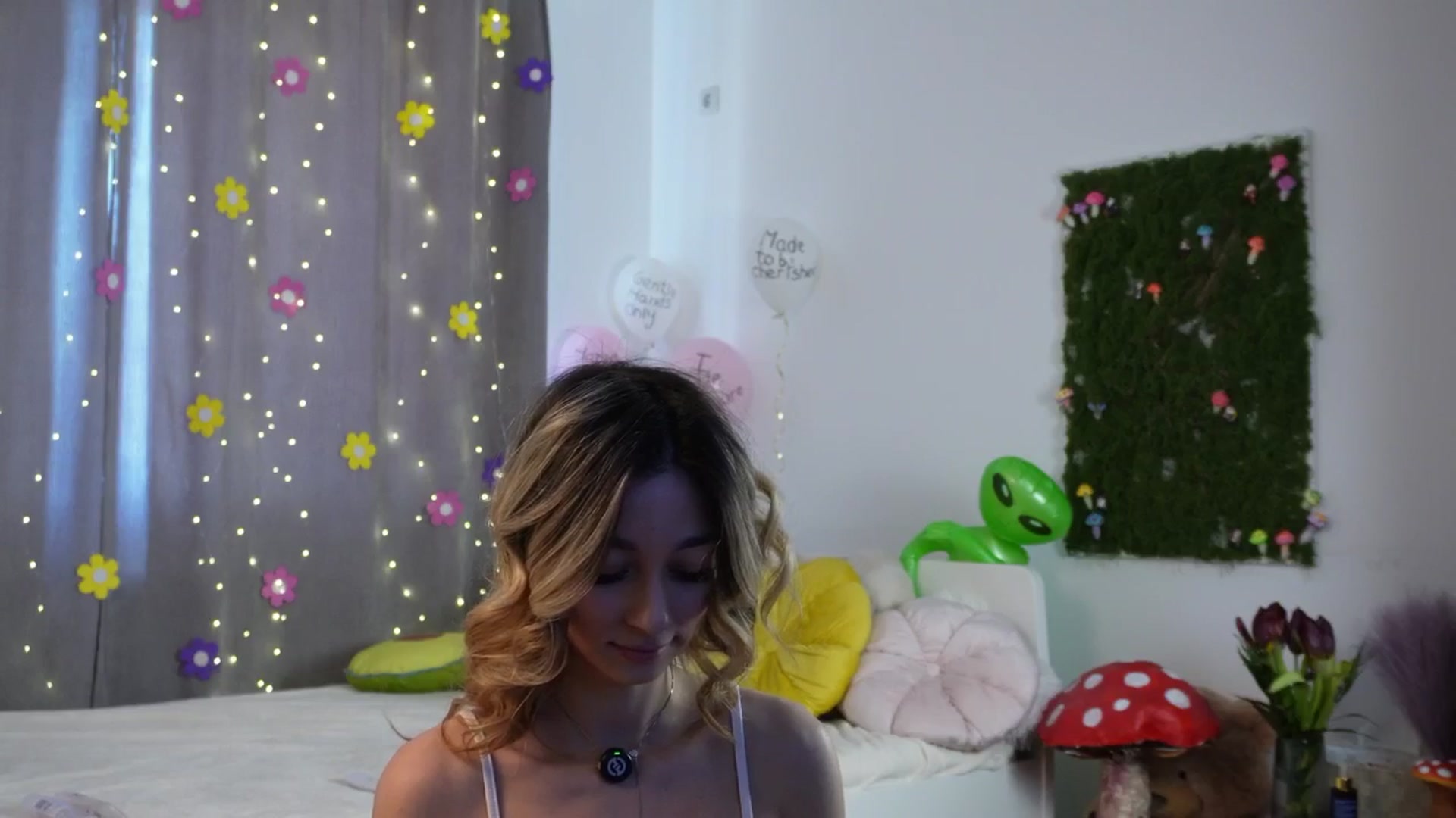 Gallery image thumbnail from Alienkittyy's myfreecams stream on, 03/14/2026, 12:08 image 18 of 20
