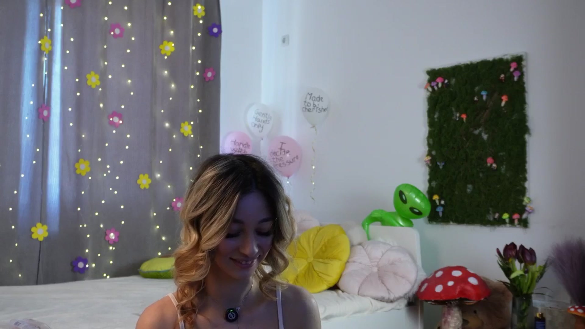 Gallery image thumbnail from Alienkittyy's myfreecams stream on, 03/14/2026, 12:08 image 19 of 20