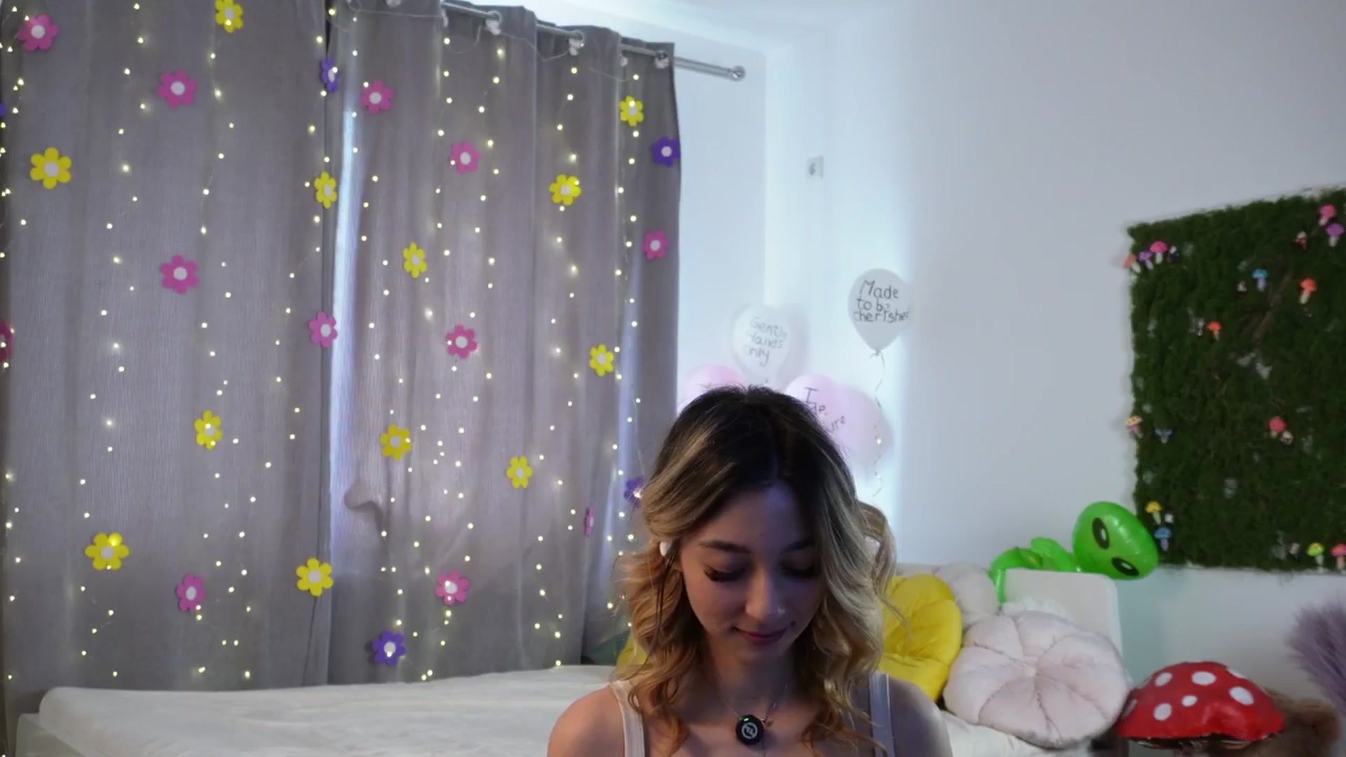 Gallery image thumbnail from Alienkittyy's myfreecams stream on, 03/15/2026, 09:44 image 20 of 20