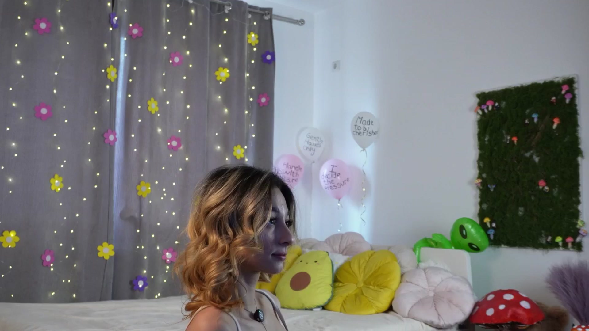 Gallery image thumbnail from Alienkittyy's myfreecams stream on, 03/15/2026, 09:44 image 1 of 20