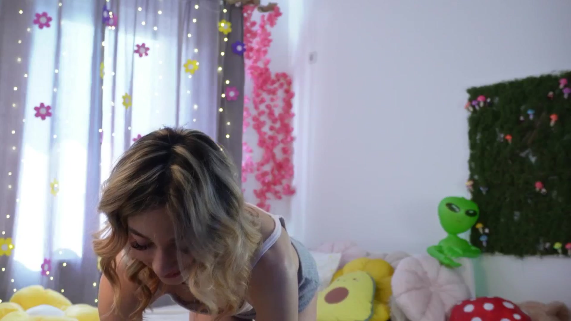 Gallery image thumbnail from Alienkittyy's myfreecams stream on, 03/21/2026, 09:50 image 13 of 20