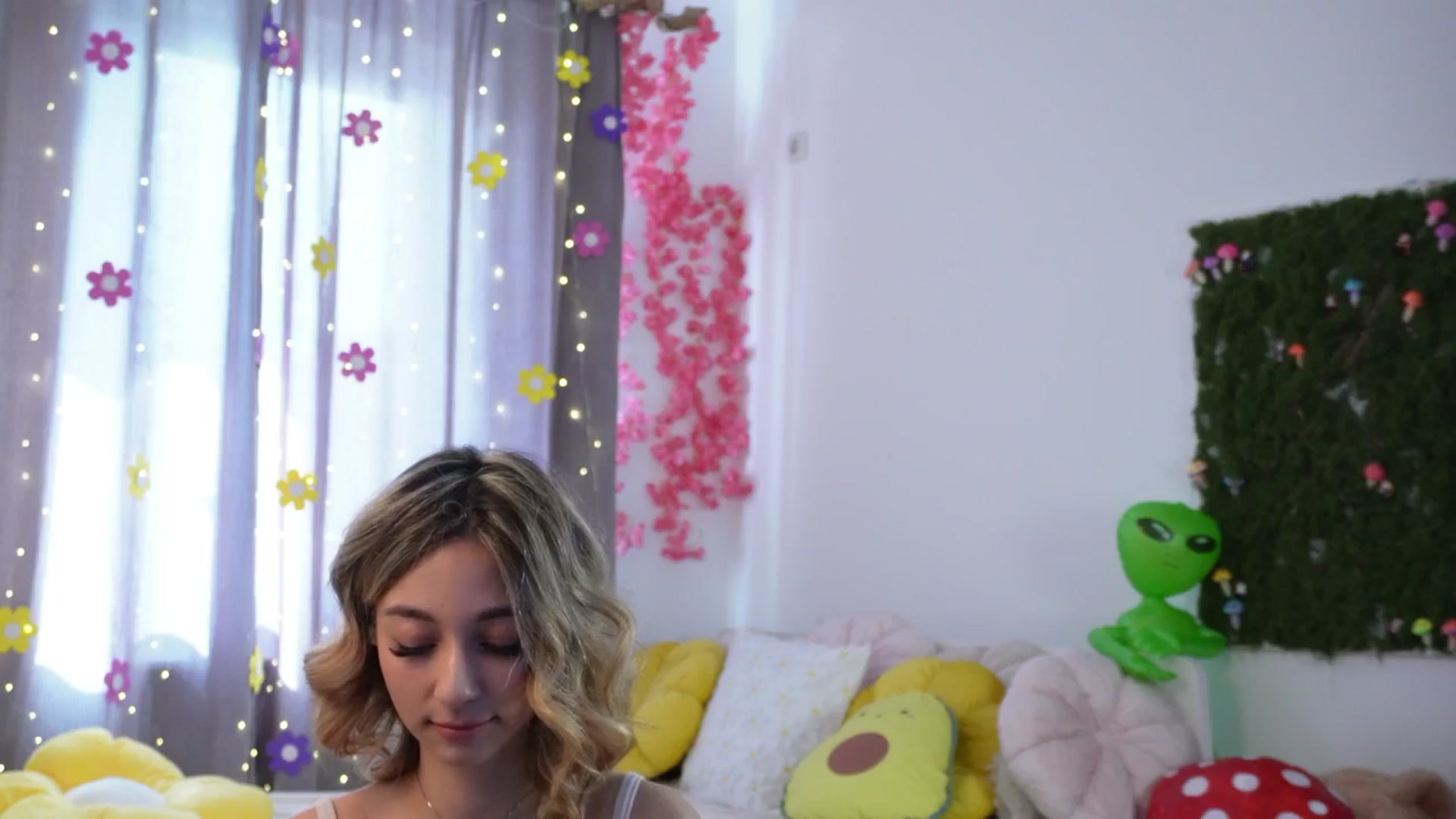 Gallery image thumbnail from Alienkittyy's myfreecams stream on, 03/21/2026, 09:50 image 15 of 20