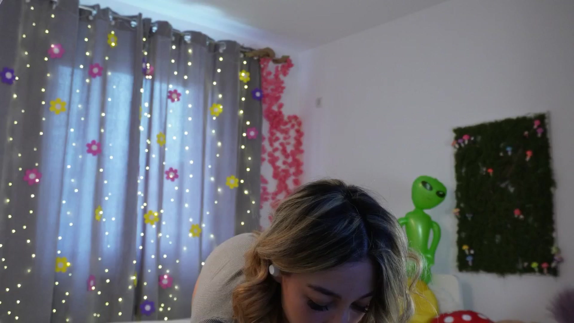 Gallery image thumbnail from Alienkittyy's myfreecams stream on, 03/22/2026, 10:49 image 19 of 20