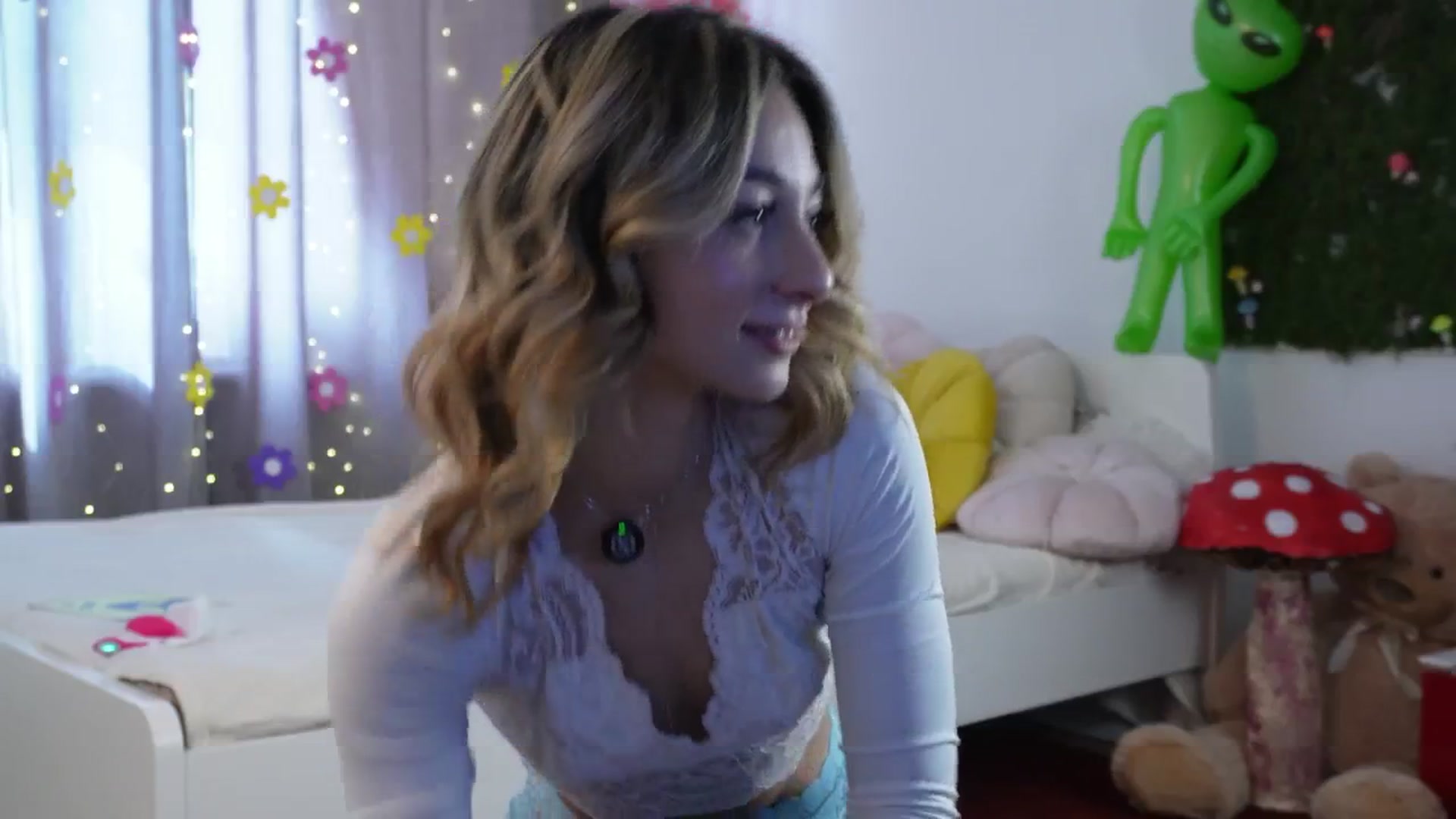 Gallery image thumbnail from Alienkittyy's myfreecams stream on, 03/24/2026, 10:09 image 19 of 20