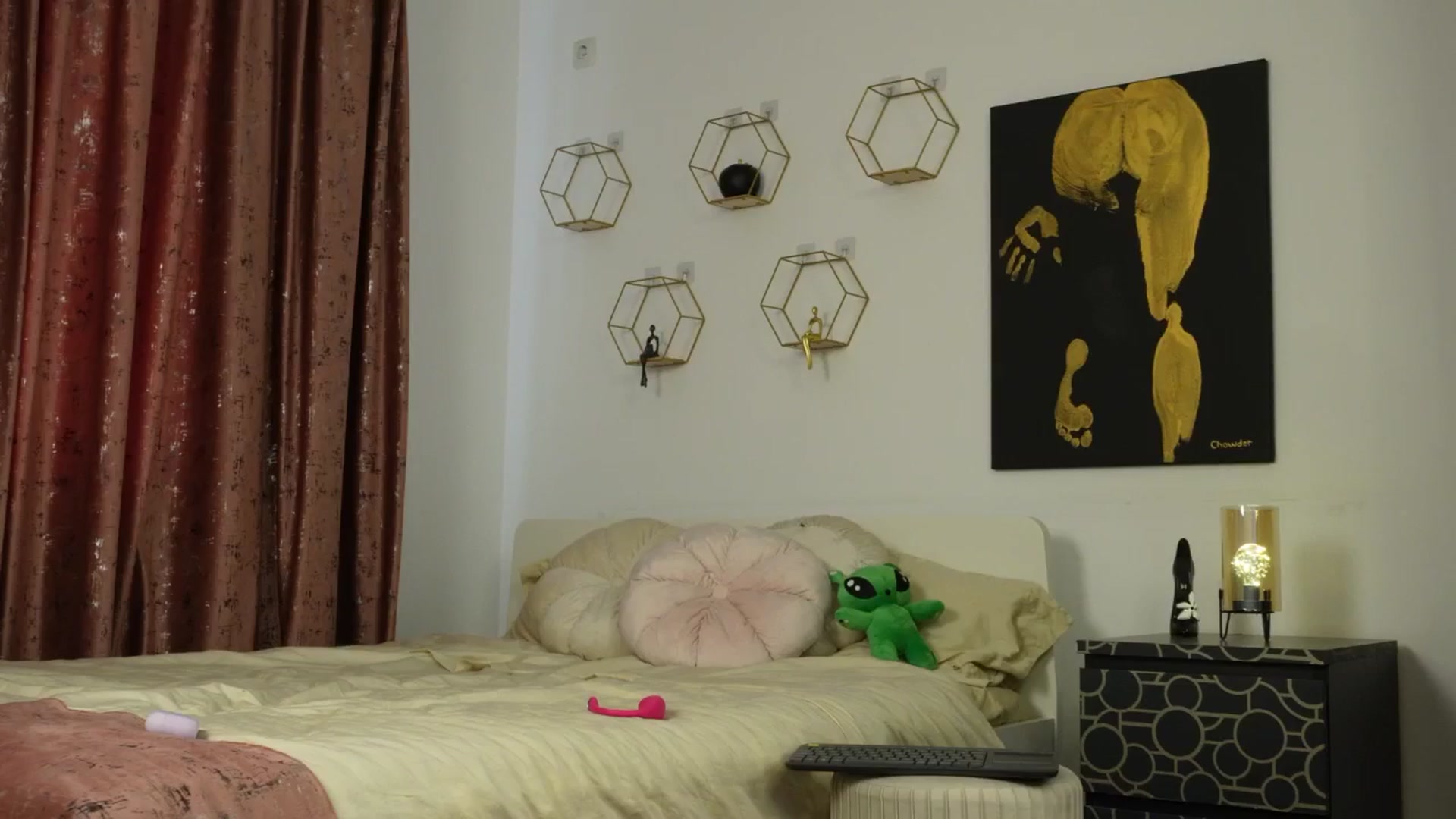 Gallery image thumbnail from Alienkittyy's myfreecams stream on, 04/30/2026, 10:20 image 3 of 20
