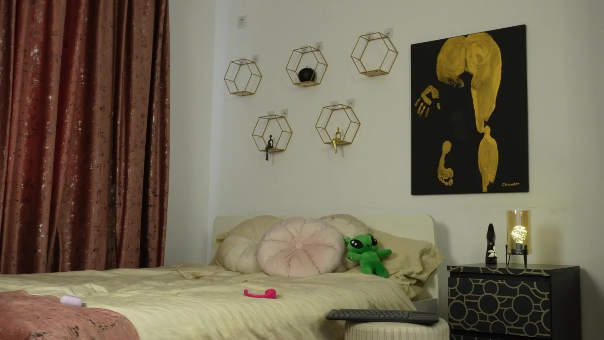 Gallery image thumbnail from Alienkittyy's myfreecams stream on, 04/30/2026, 10:20 image 4 of 20