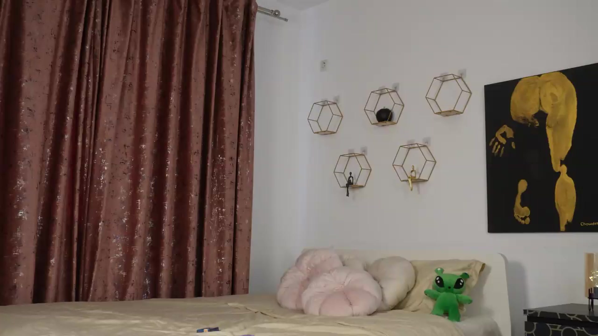 Gallery image thumbnail from Alienkittyy's myfreecams stream on, 05/17/2026, 11:07 image 3 of 20