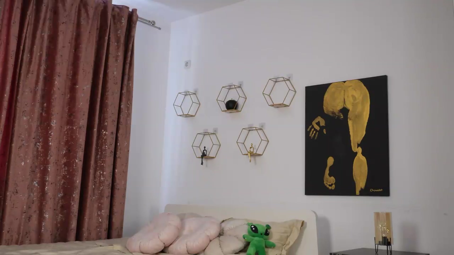 Gallery image thumbnail from Alienkittyy's myfreecams stream on, 05/30/2026, 10:27 image 10 of 20