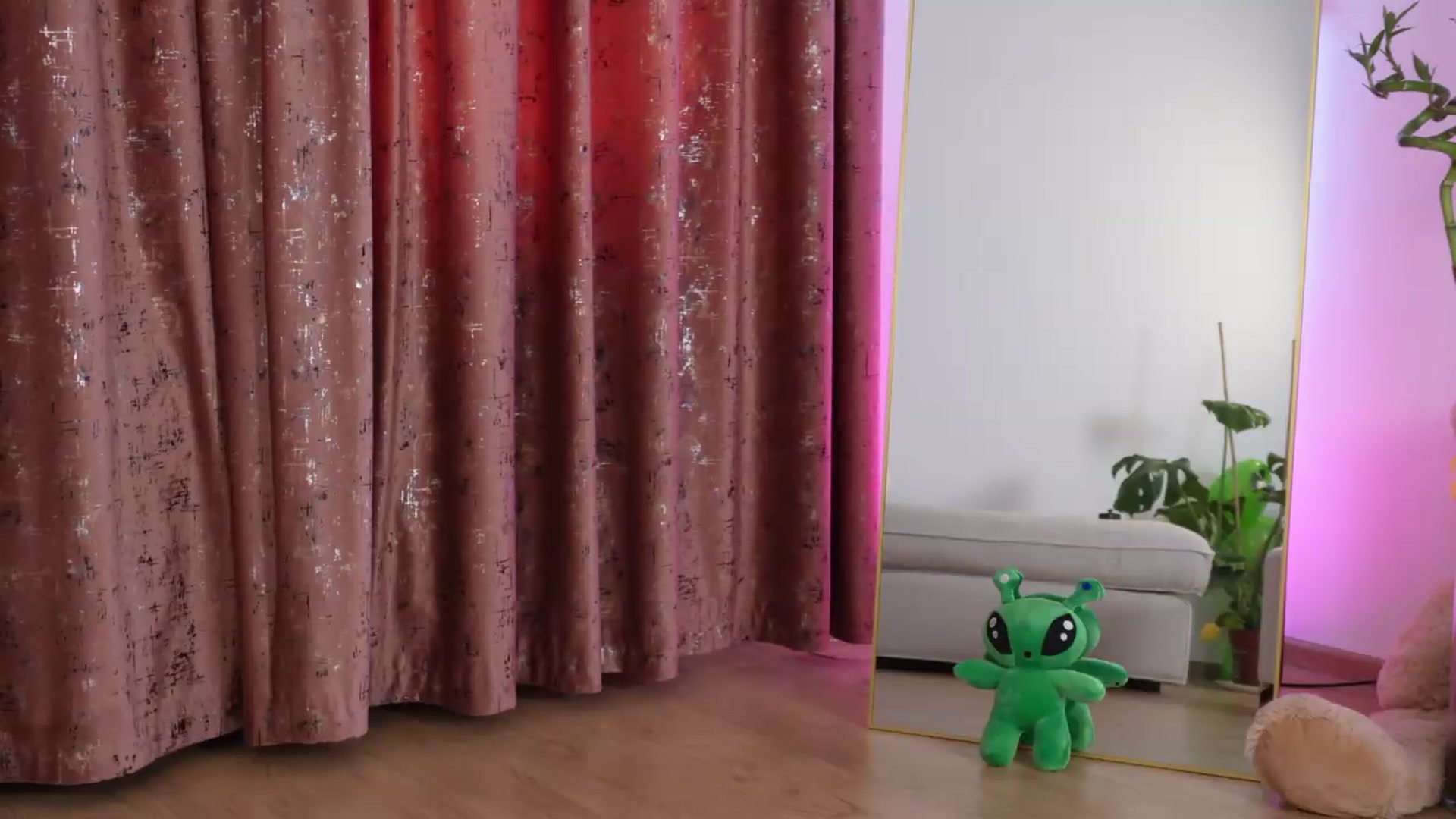 Gallery image thumbnail from Alienkittyy's myfreecams stream on, 06/22/2026, 10:36 image 2 of 20
