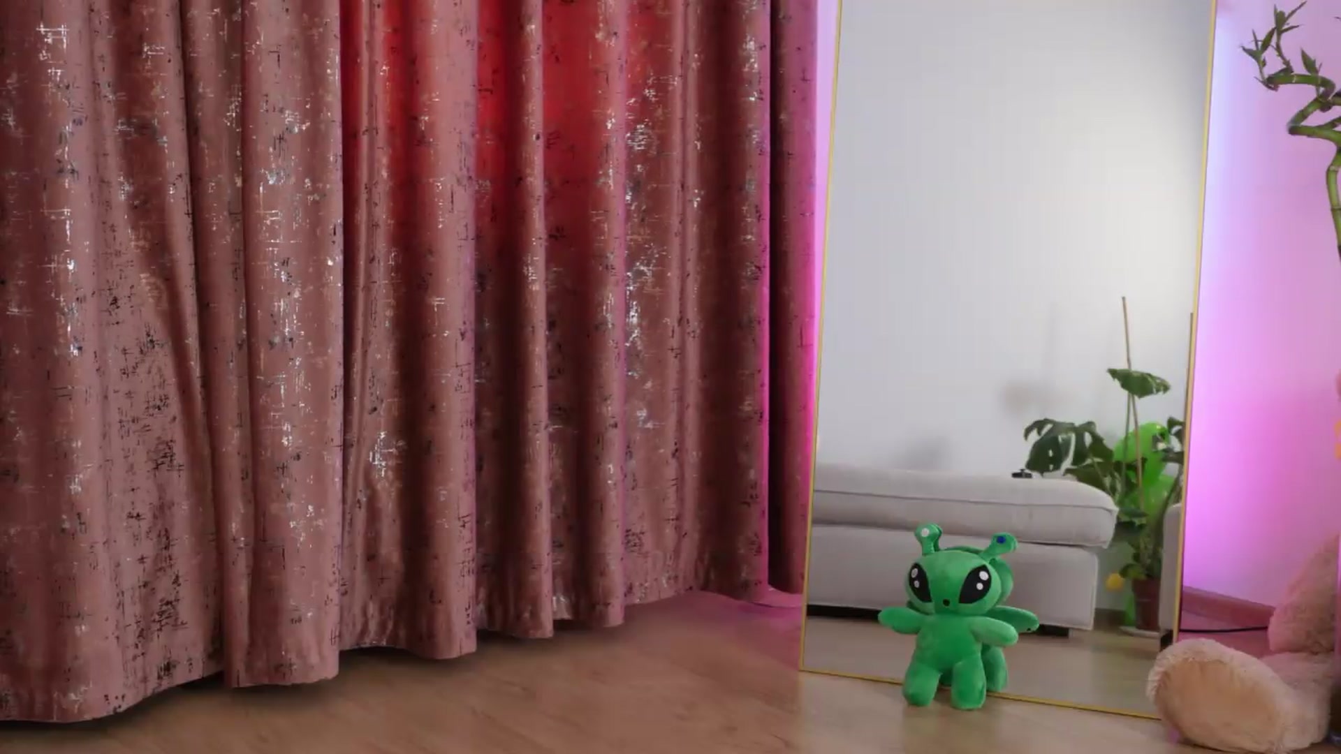 Gallery image thumbnail from Alienkittyy's myfreecams stream on, 06/22/2026, 10:36 image 3 of 20