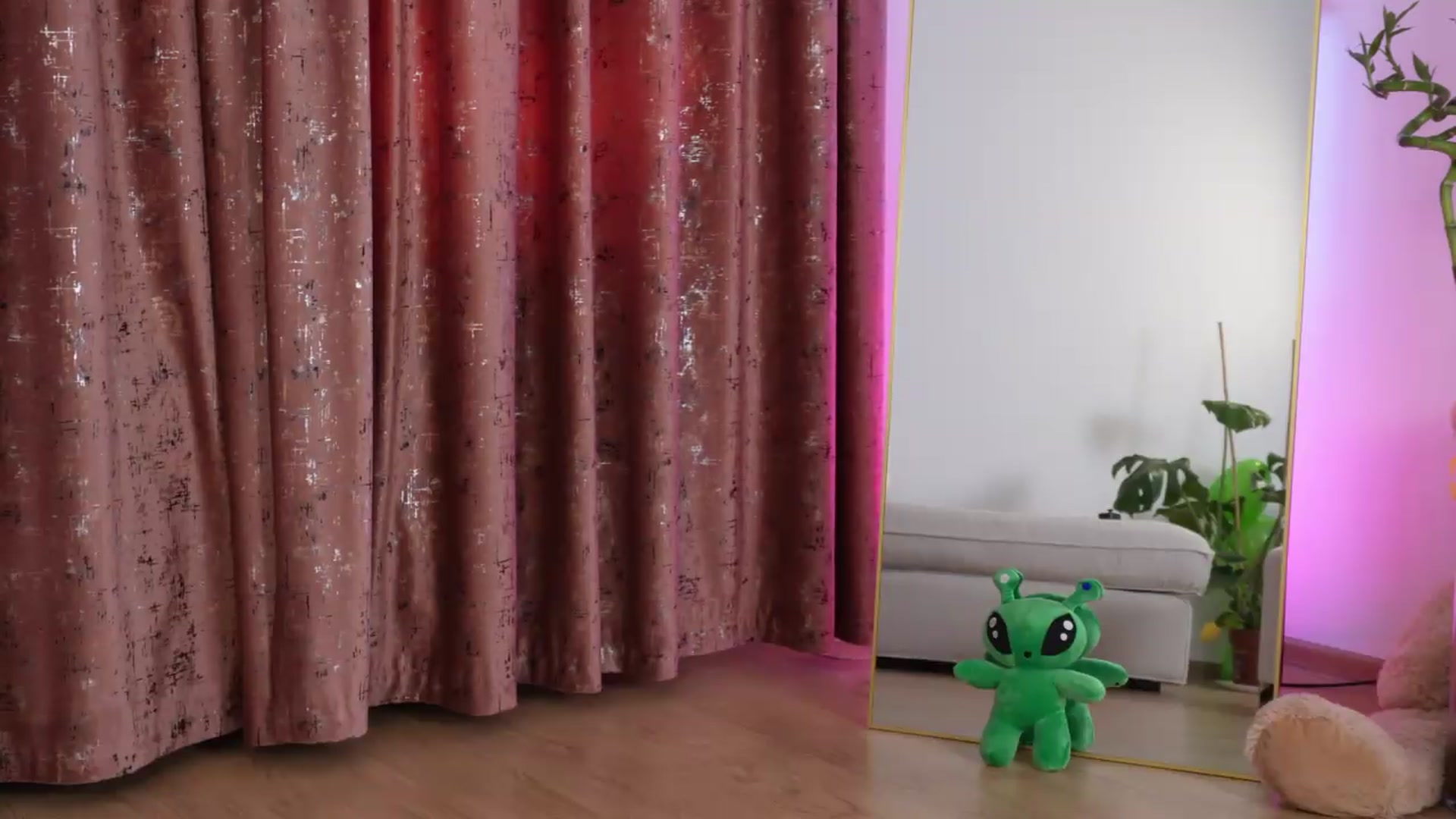Gallery image thumbnail from Alienkittyy's myfreecams stream on, 06/22/2026, 10:36 image 5 of 20