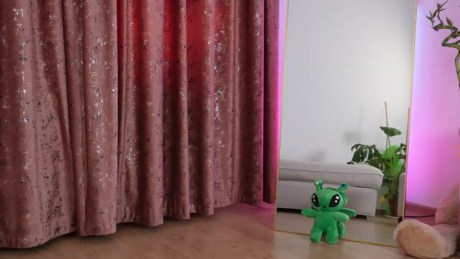 Gallery image thumbnail from Alienkittyy's myfreecams stream on, 06/22/2026, 10:36 image 4 of 20