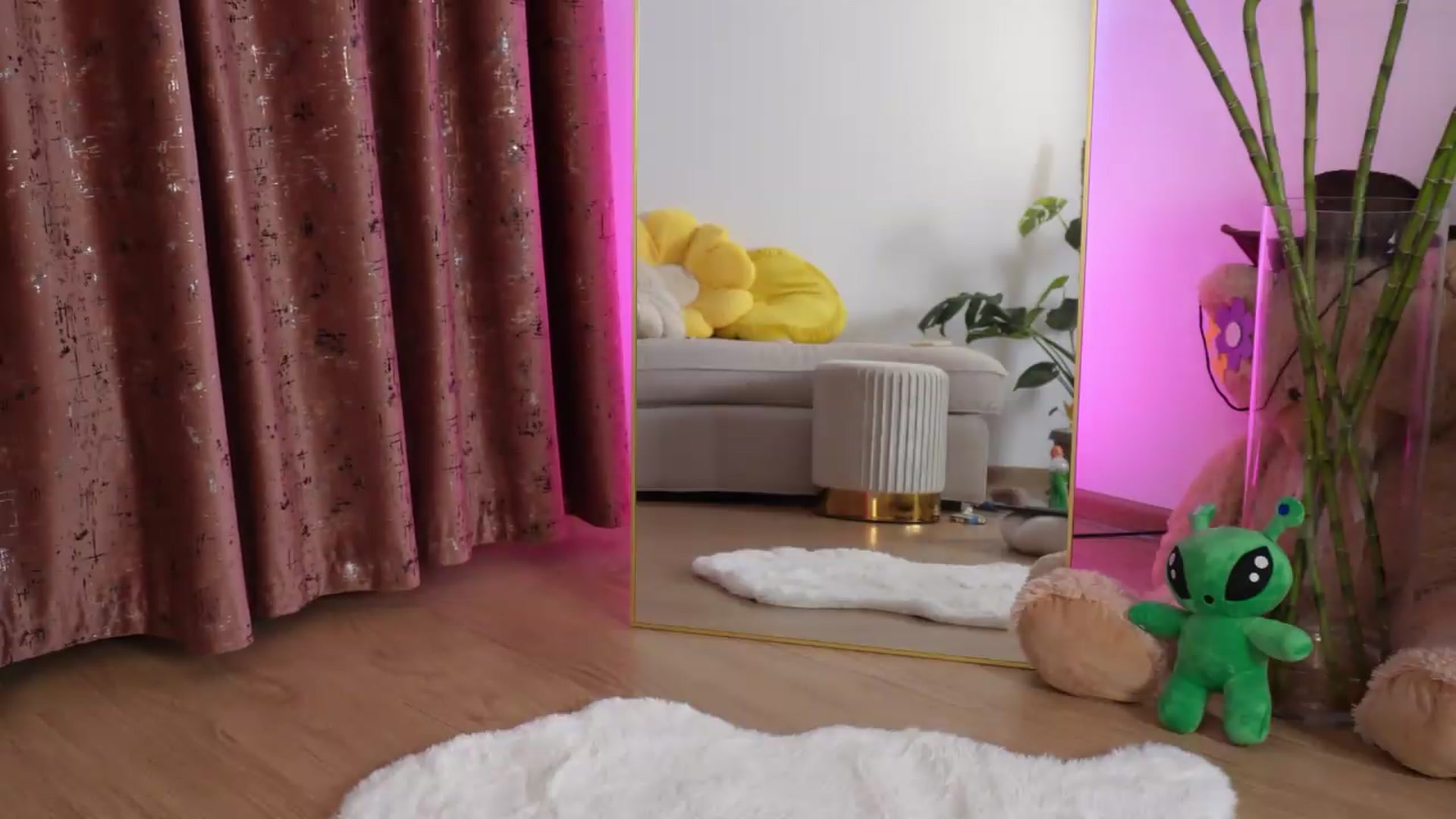 Gallery image thumbnail from Alienkittyy's myfreecams stream on, 08/10/2026, 11:41 image 15 of 20