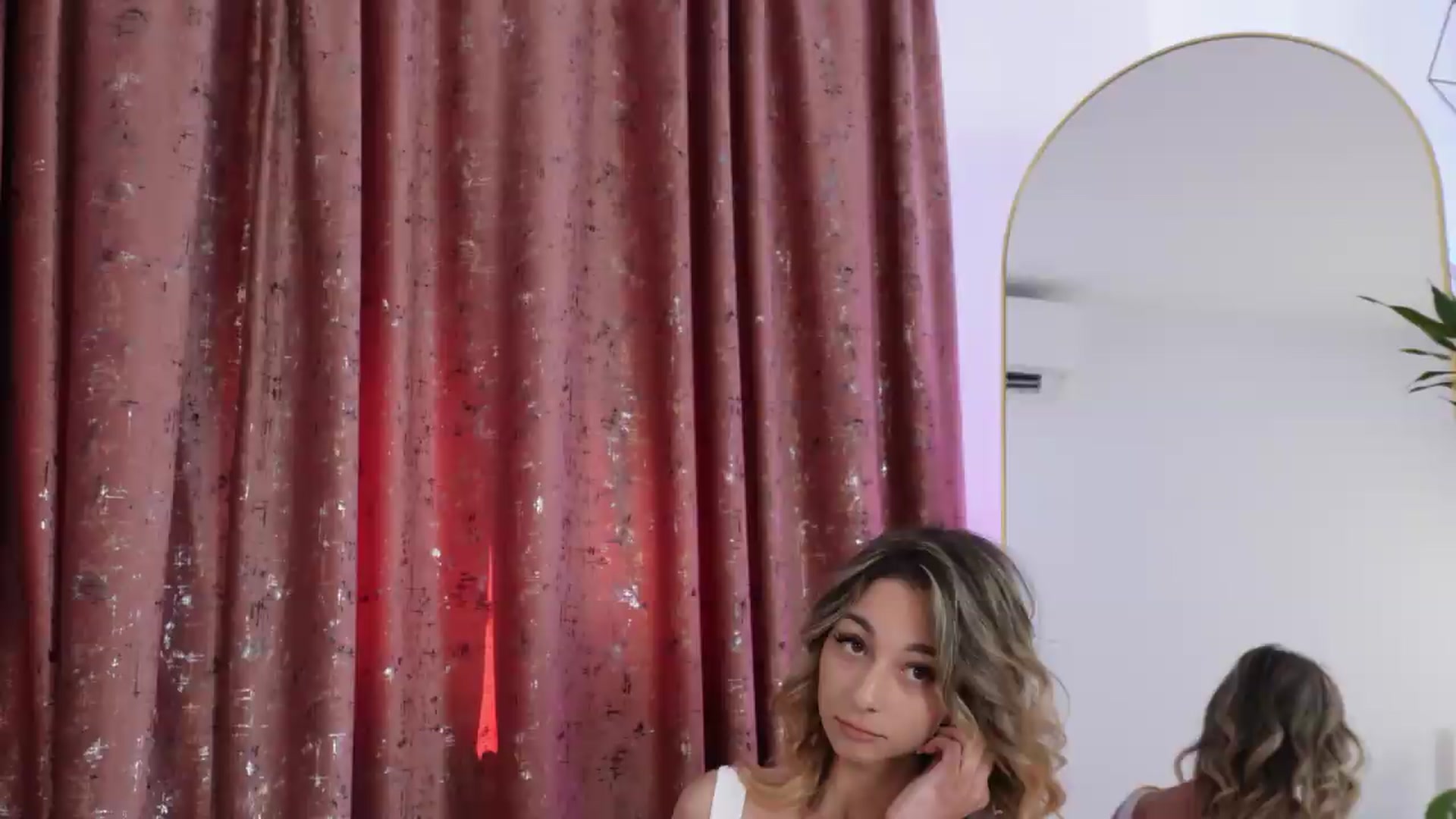 Gallery image thumbnail from Alienkittyy's myfreecams stream on, 08/21/2026, 10:29 image 1 of 20