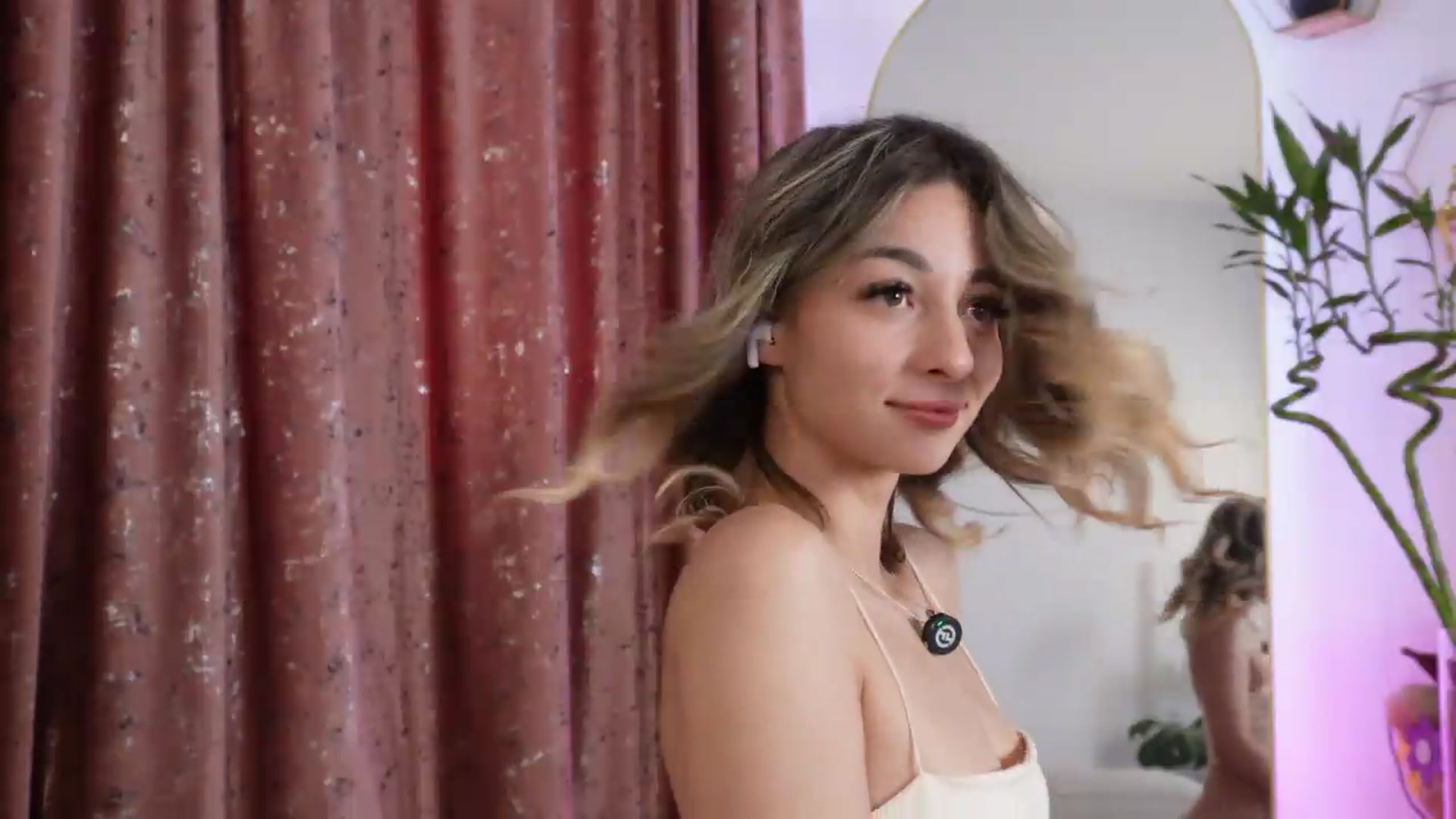 Gallery image thumbnail from Alienkittyy's myfreecams stream on, 08/27/2026, 10:07 image 6 of 20