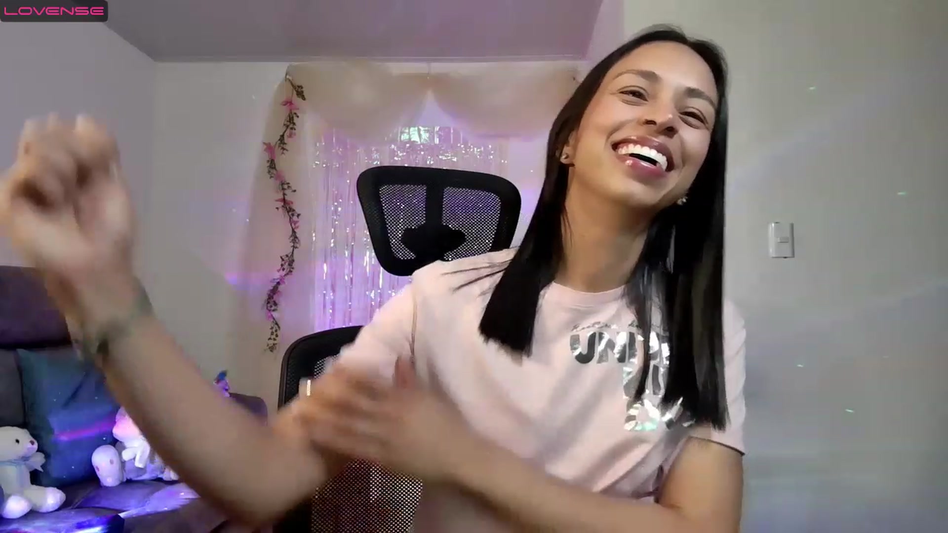 Gallery image thumbnail from Aliicia's myfreecams stream on, 11/24/2022, 23:43 image 19 of 20