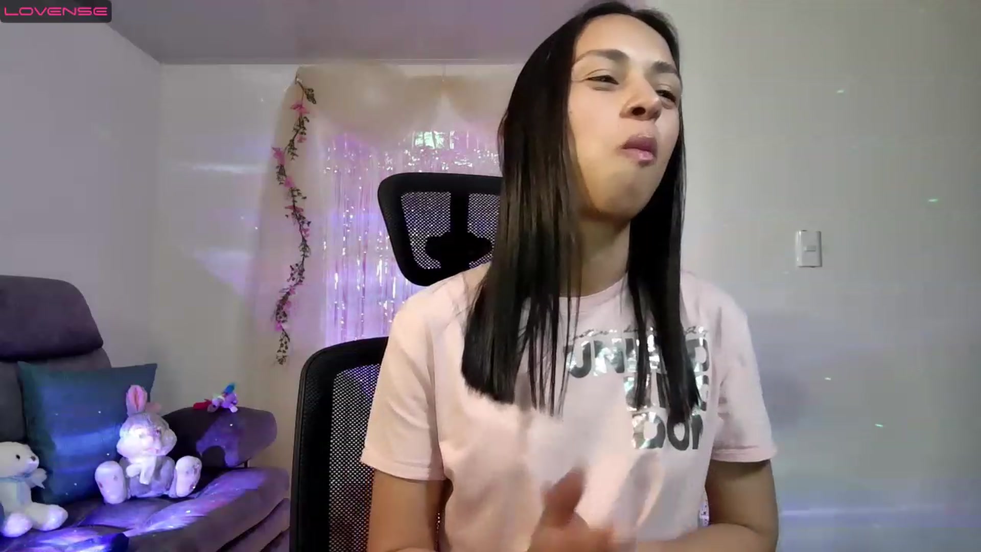 Gallery image thumbnail from Aliicia's myfreecams stream on, 11/24/2022, 23:43 image 18 of 20