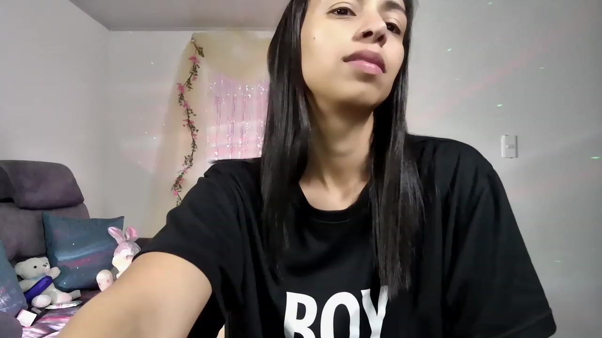 Gallery image thumbnail from Aliicia's myfreecams stream on, 12/20/2022, 01:04 image 18 of 20