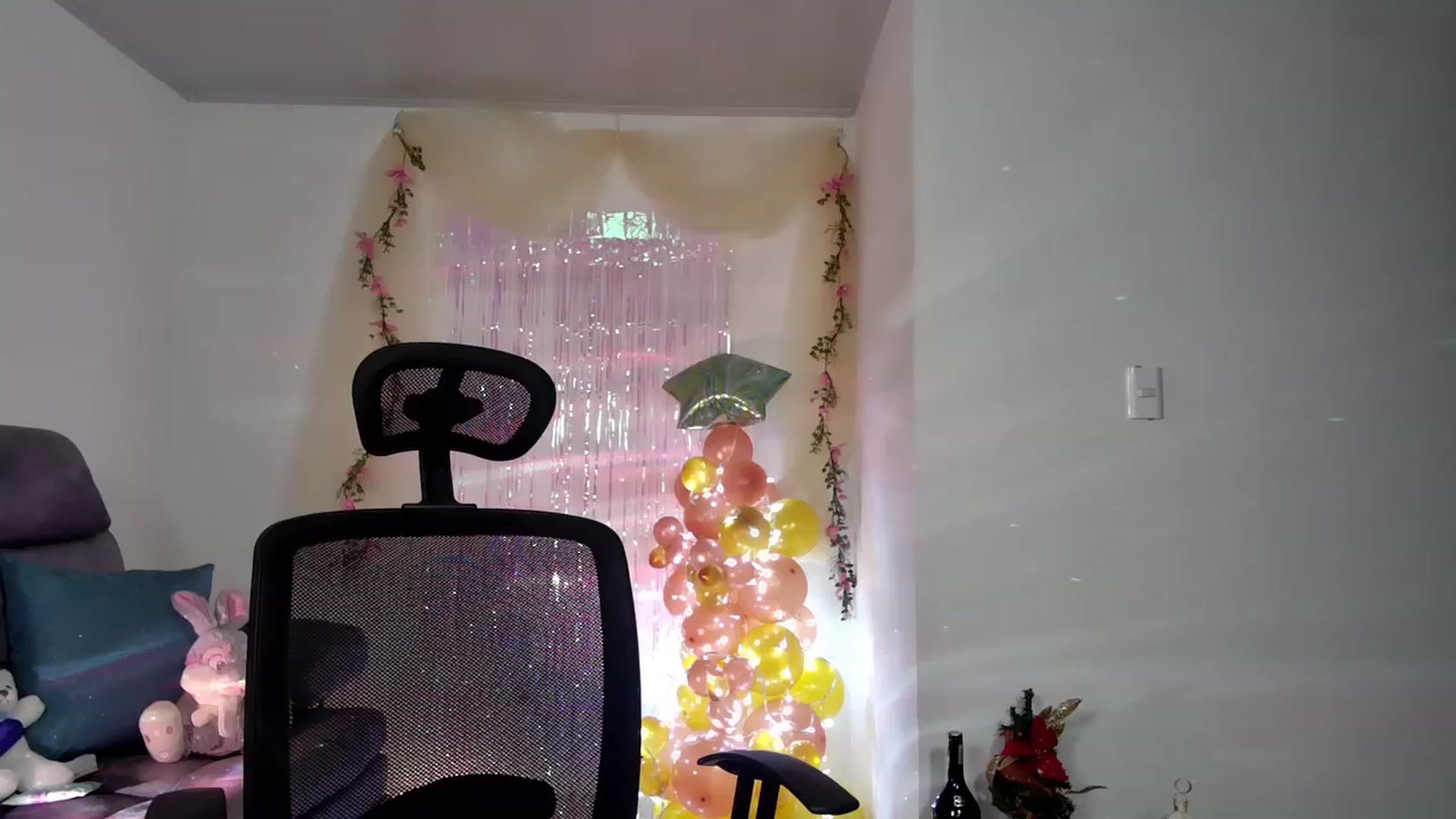 Gallery image thumbnail from Aliicia's myfreecams stream on, 12/20/2022, 01:04 image 16 of 20