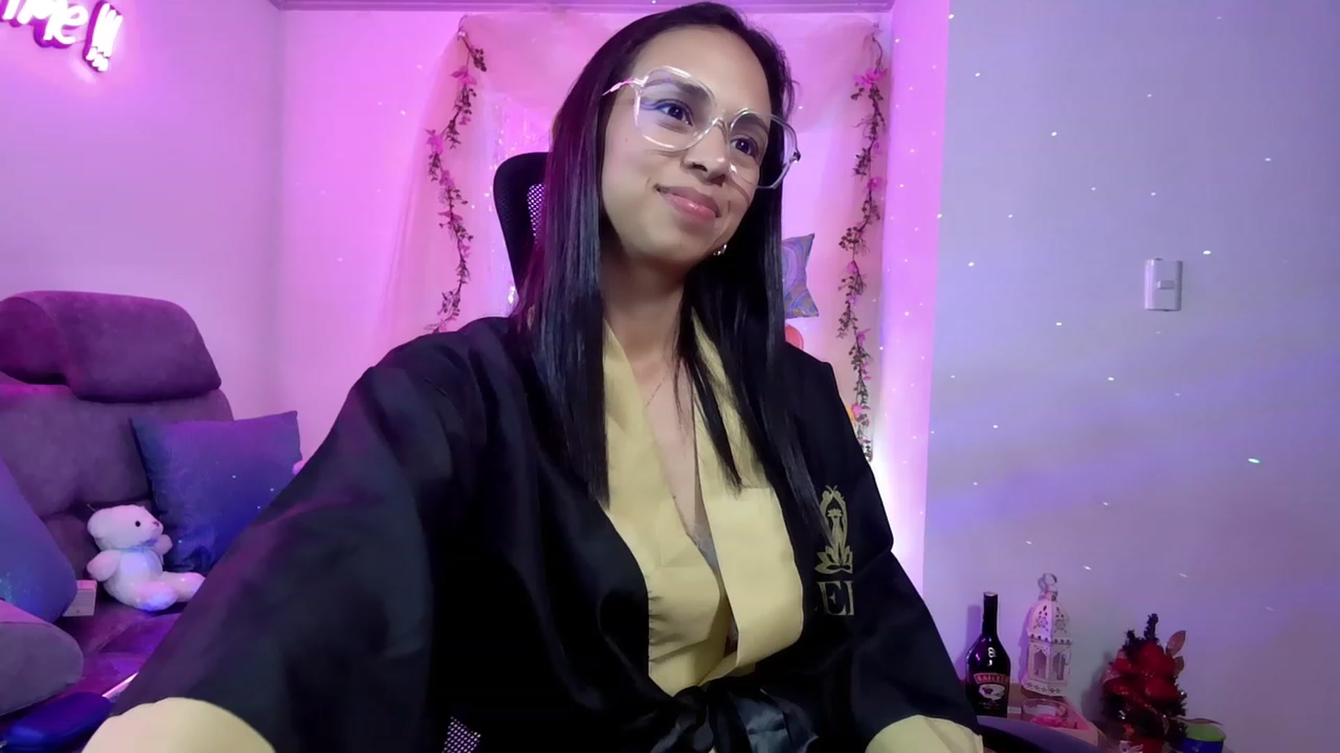 Gallery image thumbnail from Aliicia's myfreecams stream on, 12/30/2022, 23:46 image 1 of 20
