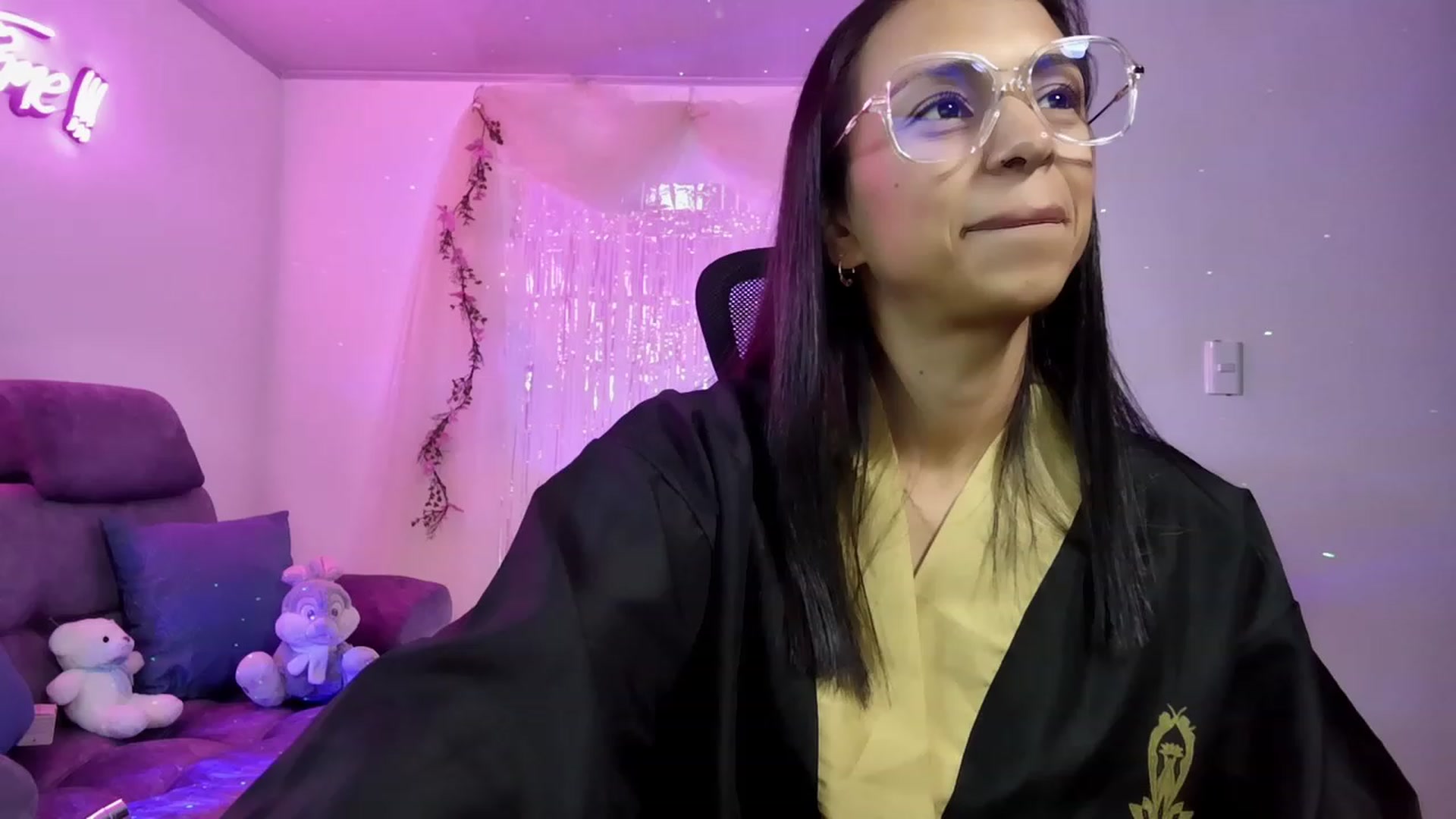 Gallery image thumbnail from Aliicia's myfreecams stream on, 12/30/2022, 23:46 image 7 of 20