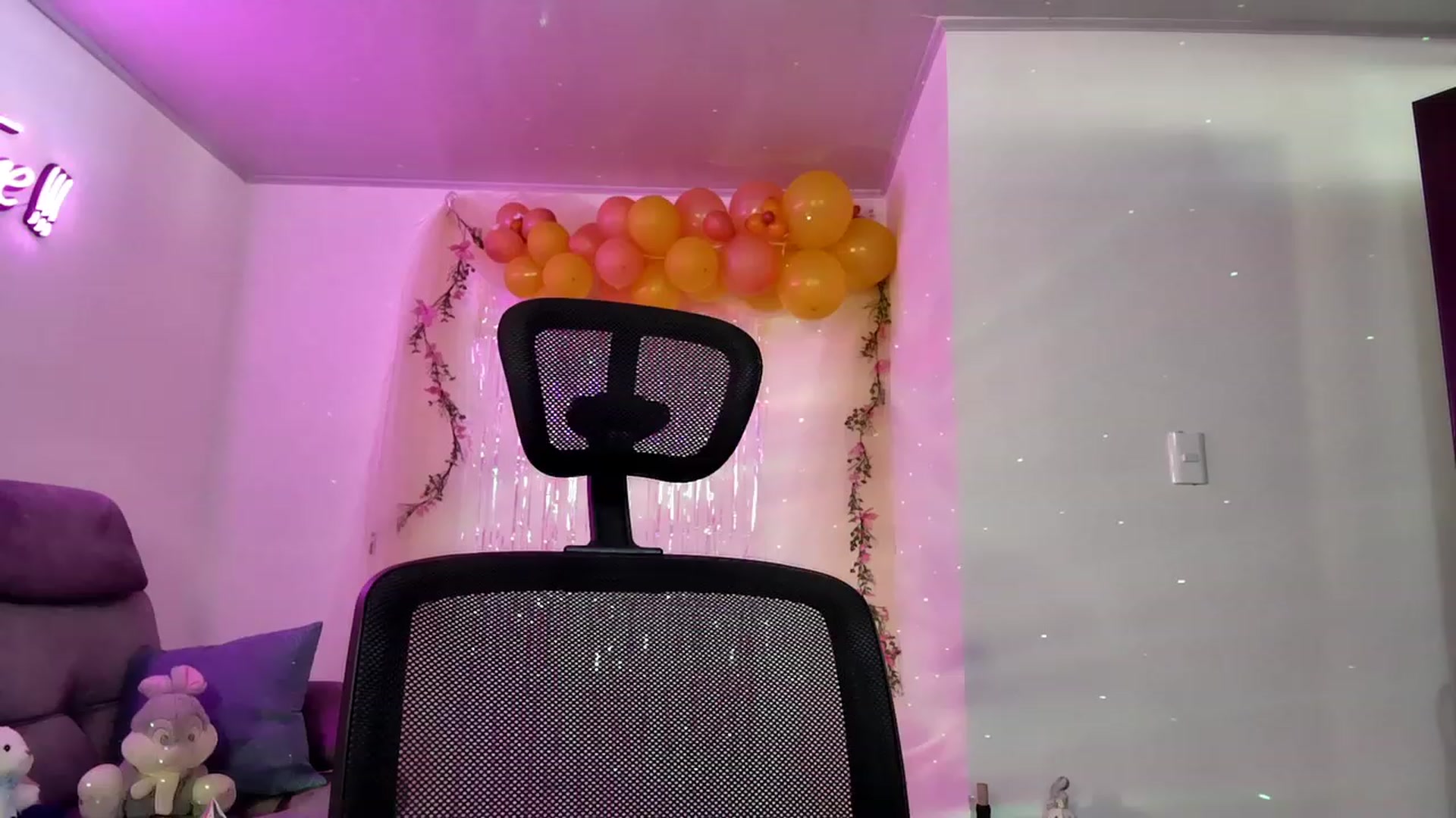 Gallery image thumbnail from Aliicia's myfreecams stream on, 02/07/2023, 17:31 image 9 of 20