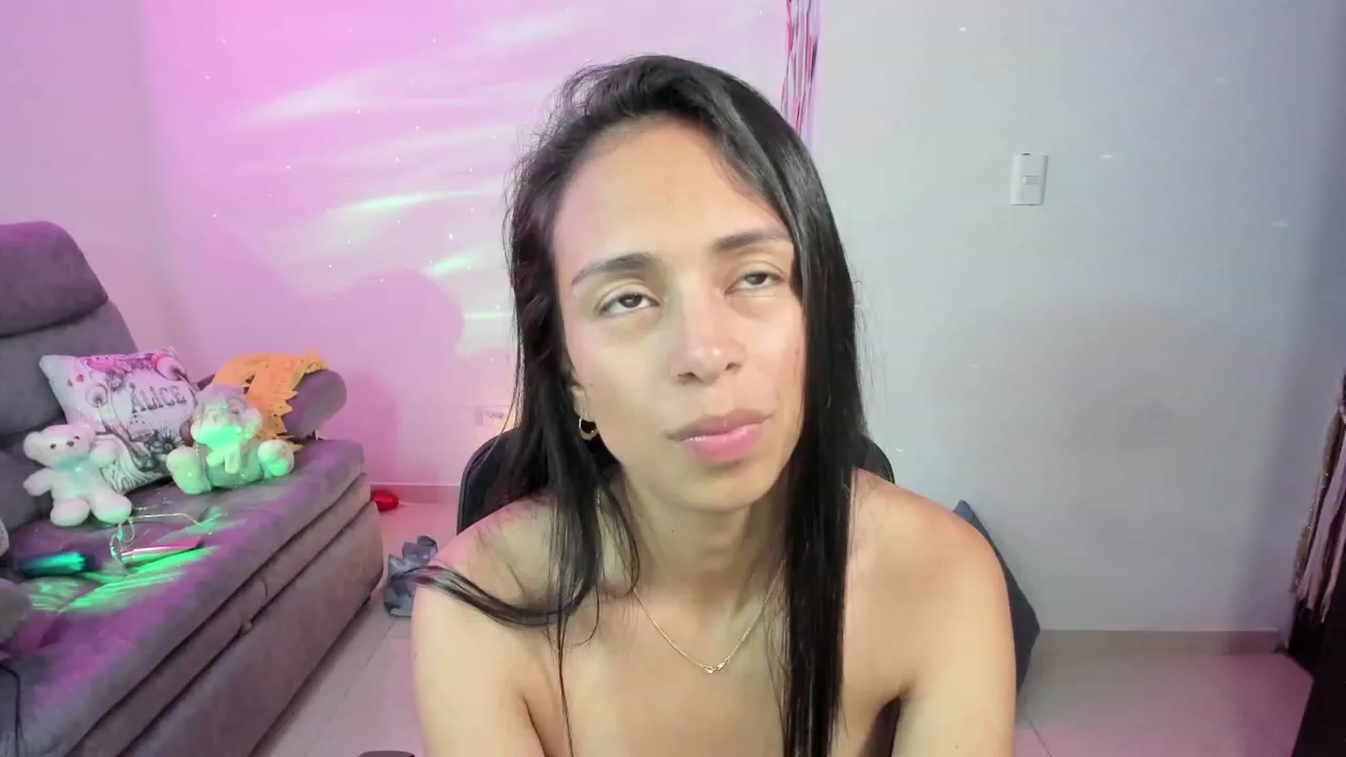 Gallery image thumbnail from Aliicia's myfreecams stream on, 03/06/2023, 23:59 image 16 of 20