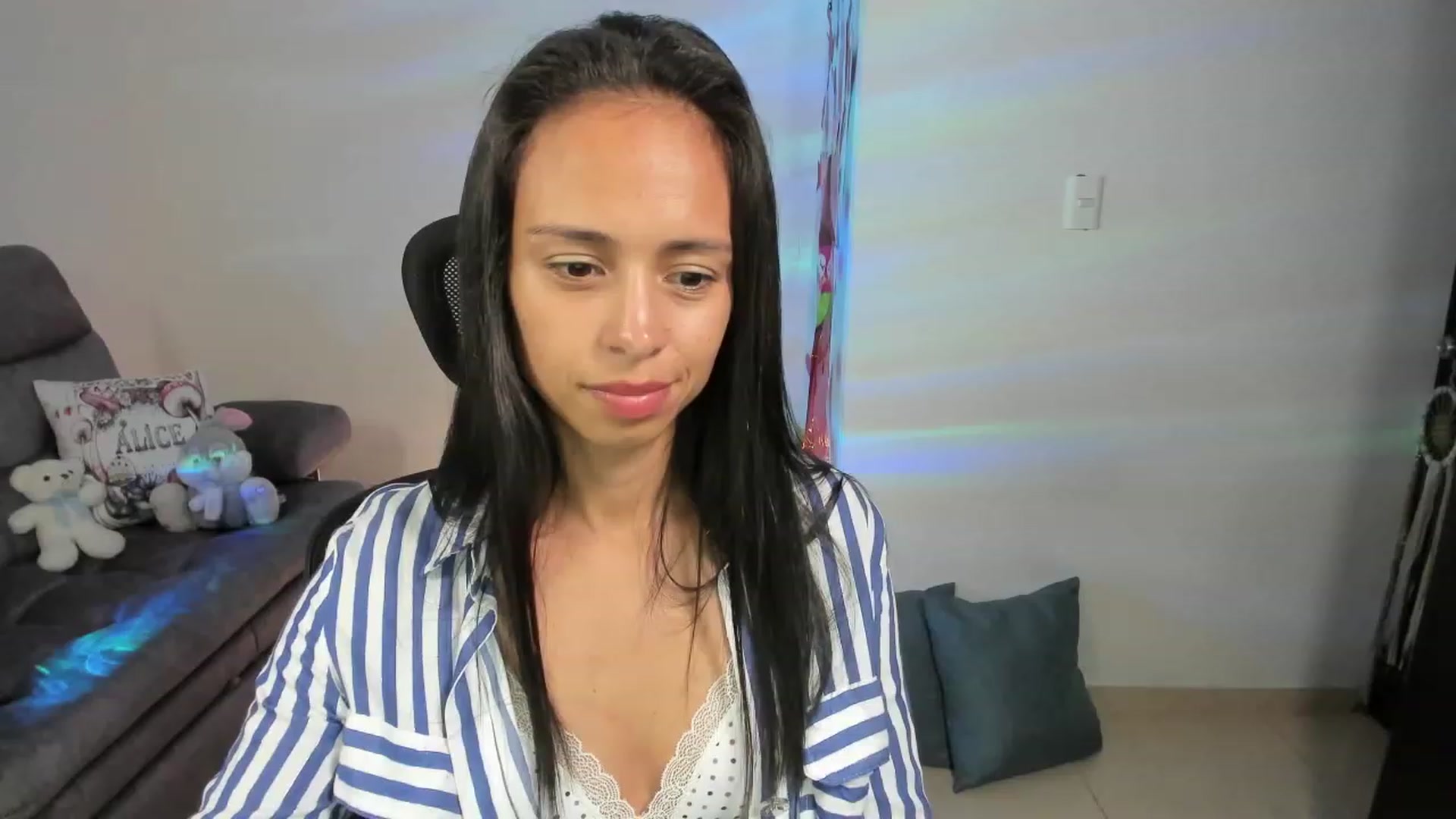 Gallery image thumbnail from Aliicia's myfreecams stream on, 03/13/2023, 23:01 image 13 of 20