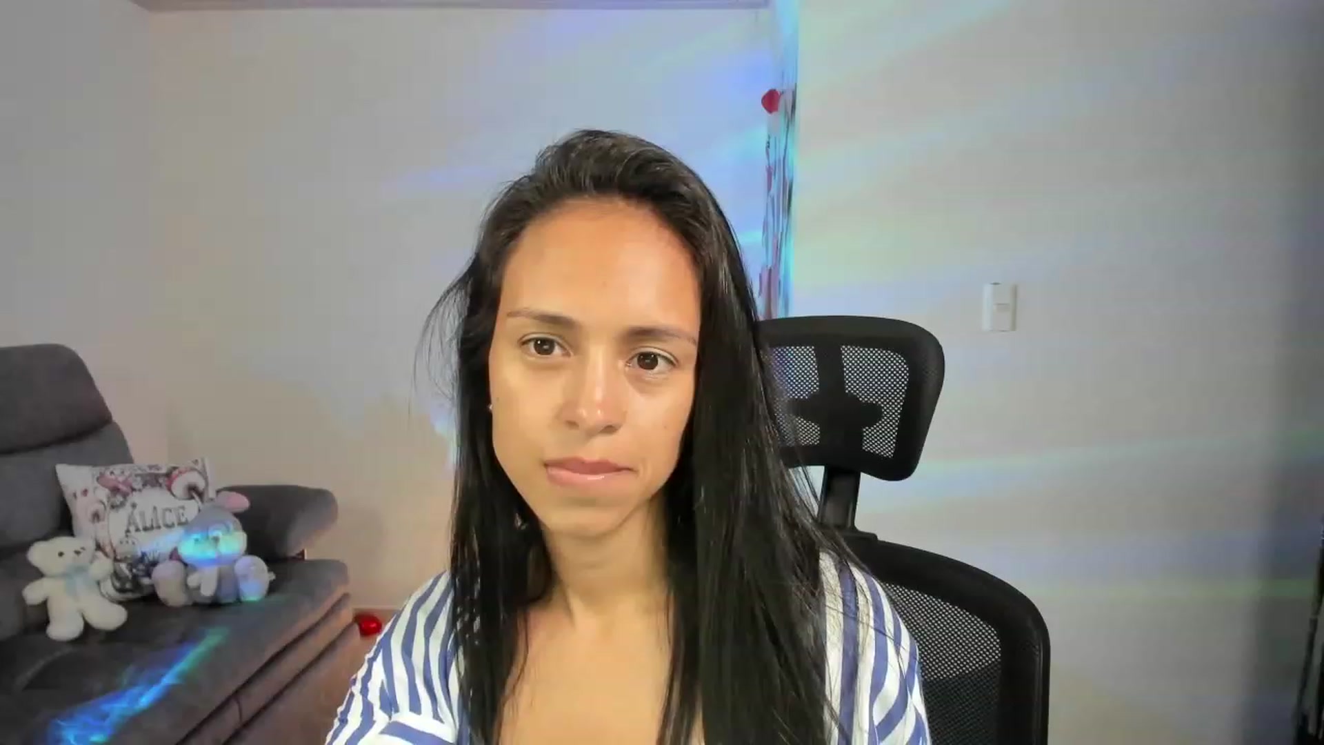 Gallery image thumbnail from Aliicia's myfreecams stream on, 03/13/2023, 23:01 image 8 of 20