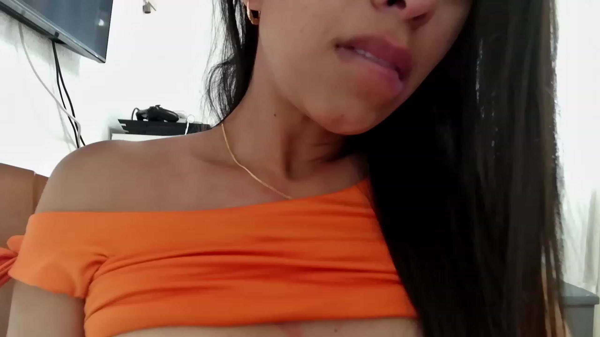 Gallery image thumbnail from Aliicia's myfreecams stream on, 05/09/2023, 12:50 image 5 of 20