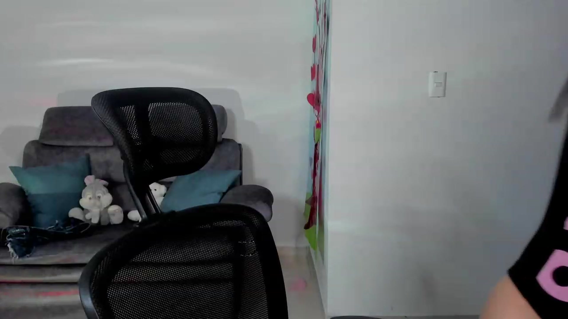 Gallery image thumbnail from Aliicia's myfreecams stream on, 05/31/2023, 21:30 image 17 of 20