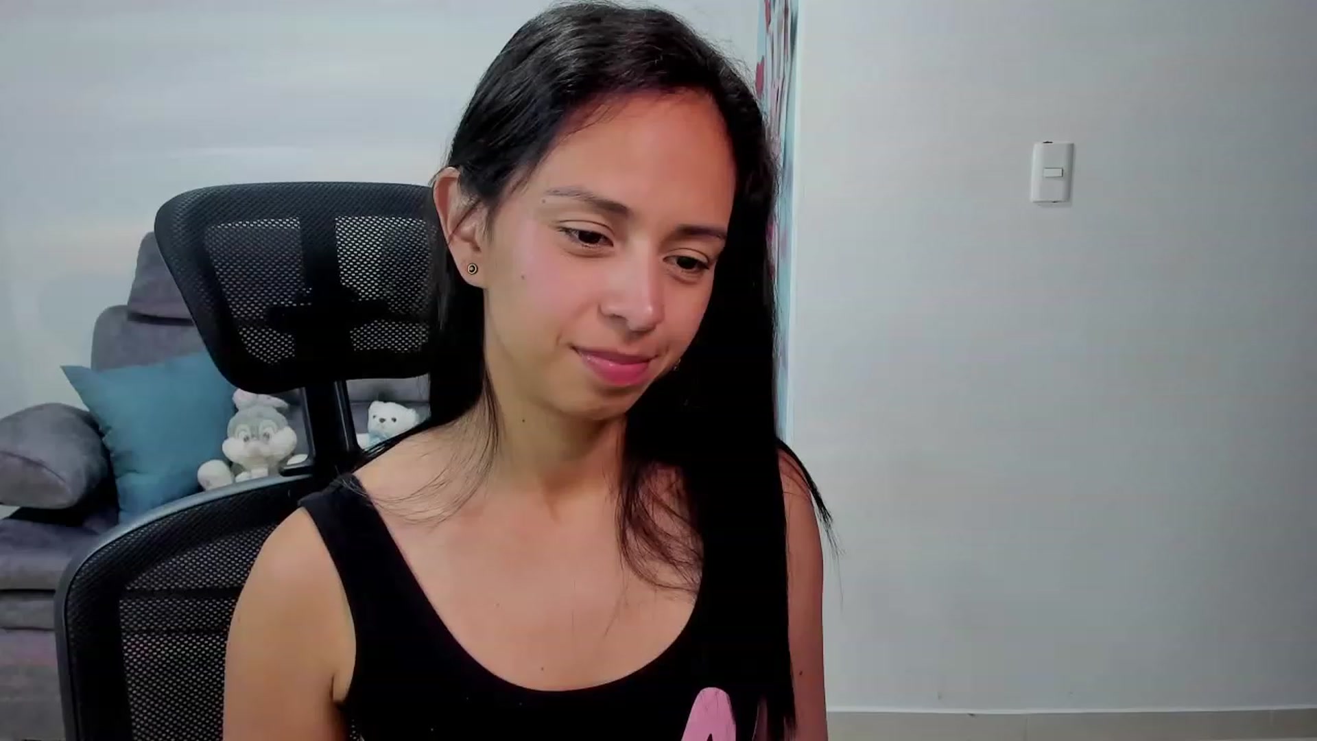 Gallery image thumbnail from Aliicia's myfreecams stream on, 05/31/2023, 21:30 image 2 of 20
