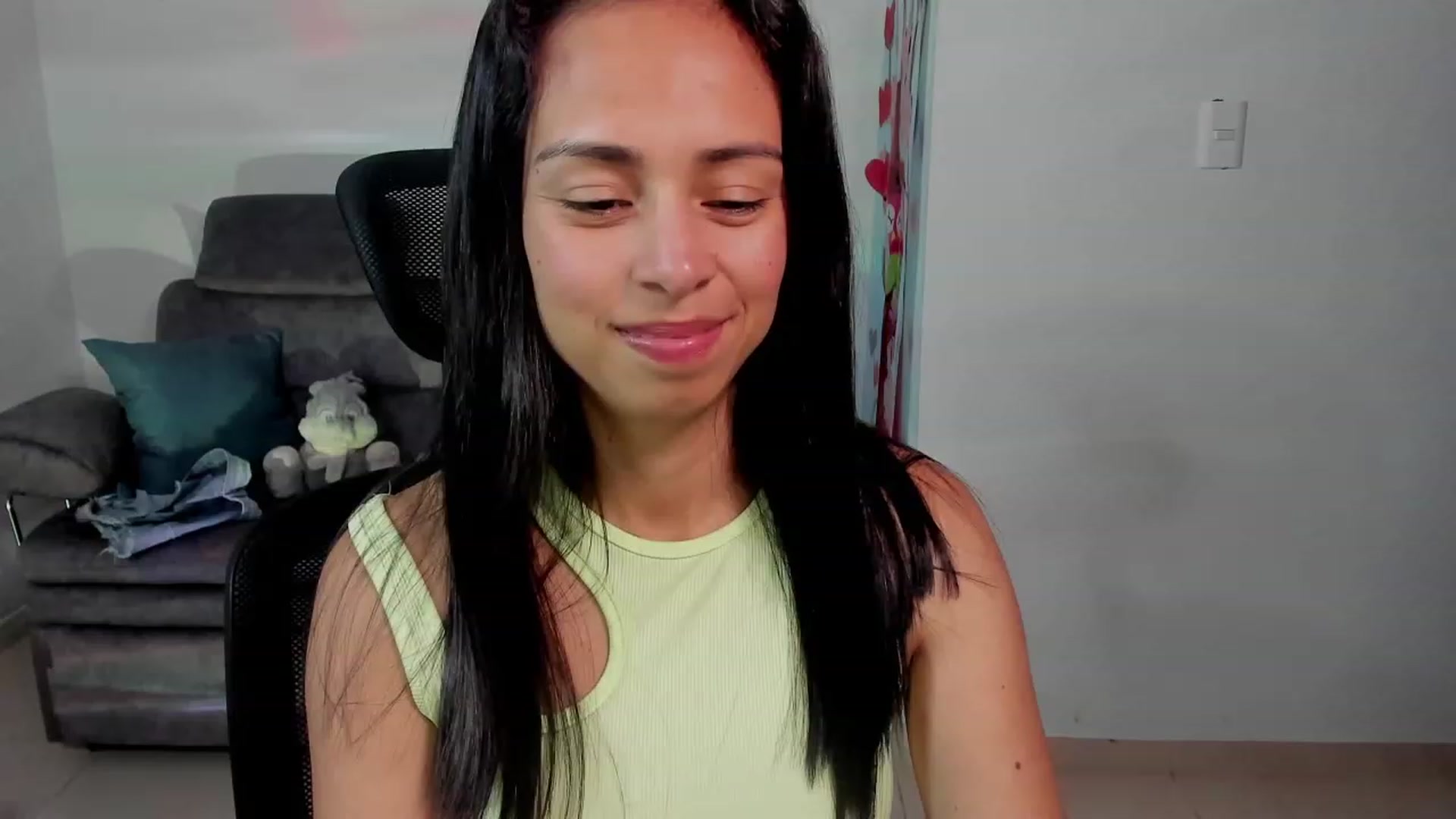 Gallery image thumbnail from Aliicia's myfreecams stream on, 06/05/2023, 23:40 image 4 of 20