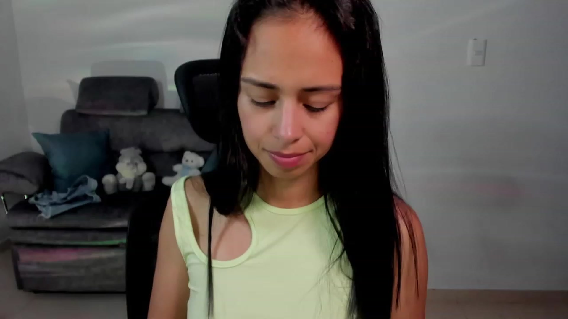 Gallery image thumbnail from Aliicia's myfreecams stream on, 06/05/2023, 23:40 image 3 of 20