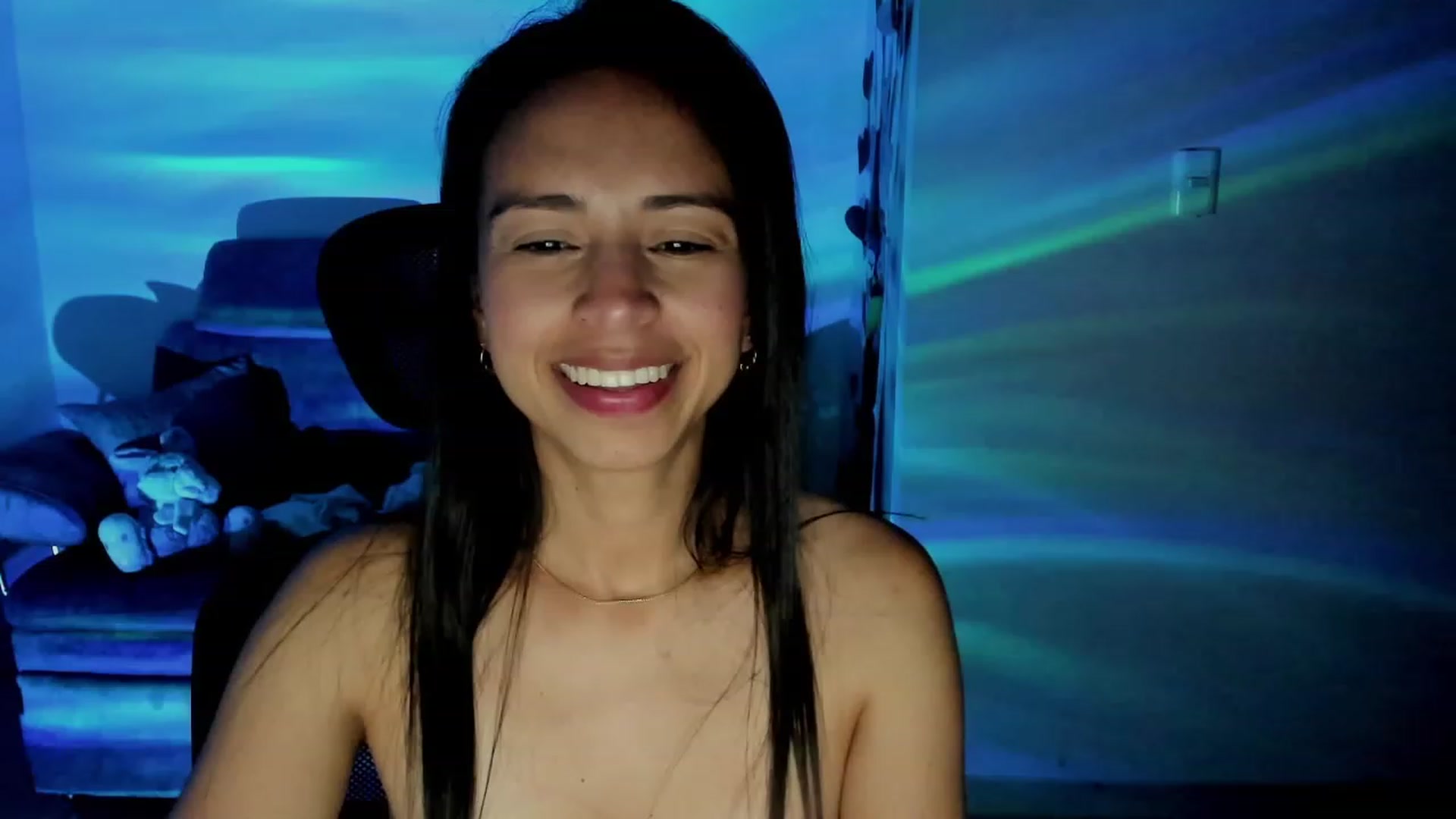 Gallery image thumbnail from Aliicia's myfreecams stream on, 06/10/2023, 24:07 image 9 of 20