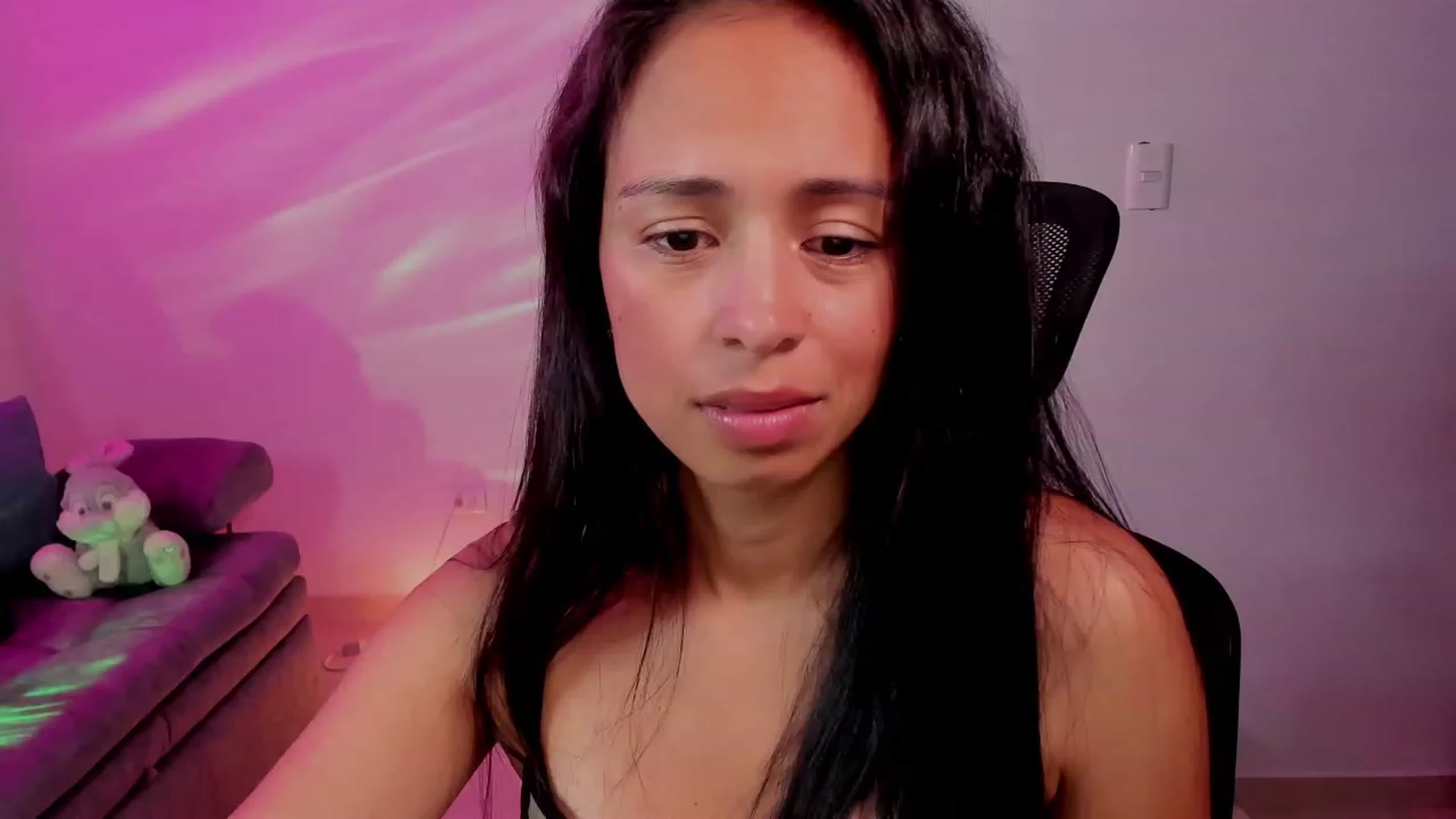 Gallery image thumbnail from Aliicia's myfreecams stream on, 10/05/2023, 17:44 image 16 of 20