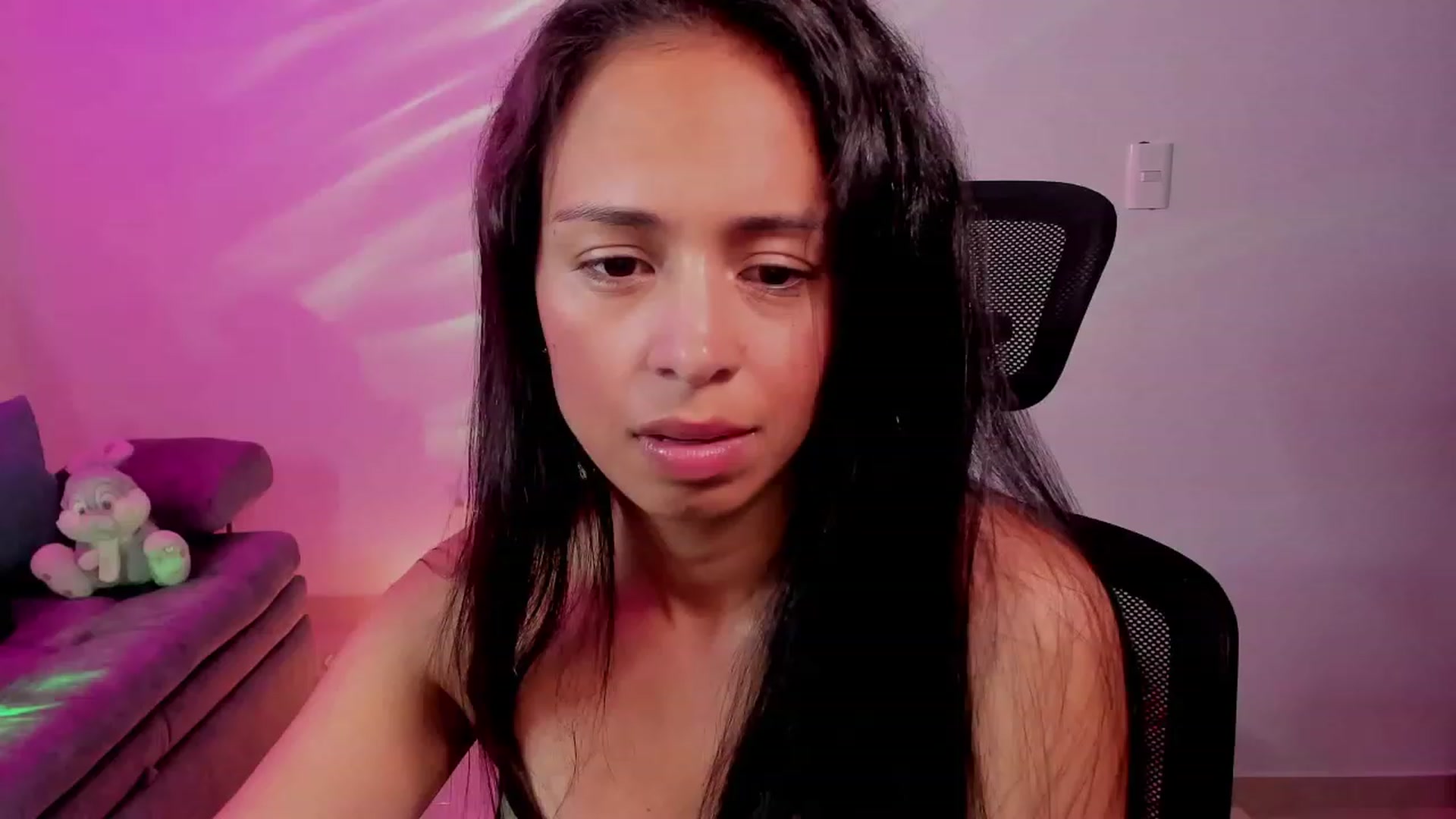 Gallery image thumbnail from Aliicia's myfreecams stream on, 10/05/2023, 17:44 image 15 of 20