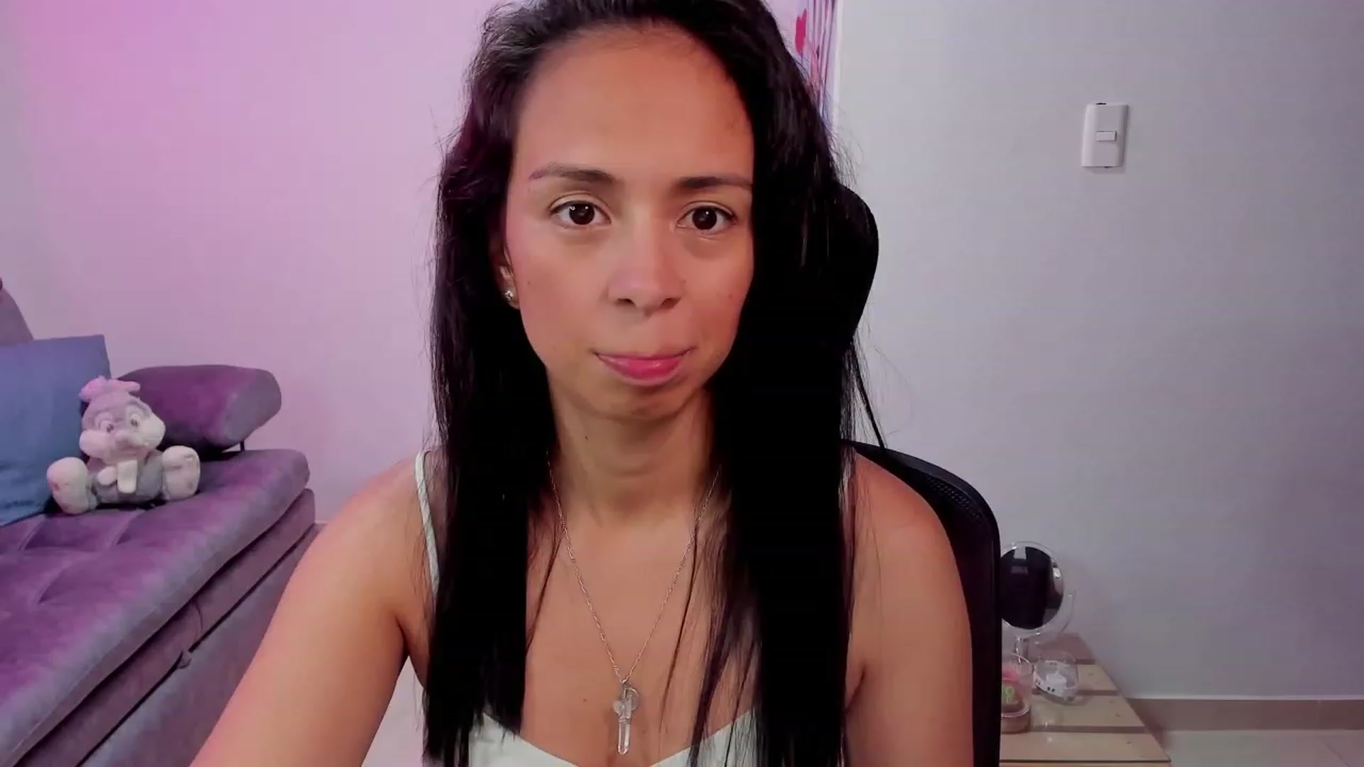 Gallery image thumbnail from Aliicia's myfreecams stream on, 10/10/2023, 16:54 image 3 of 20