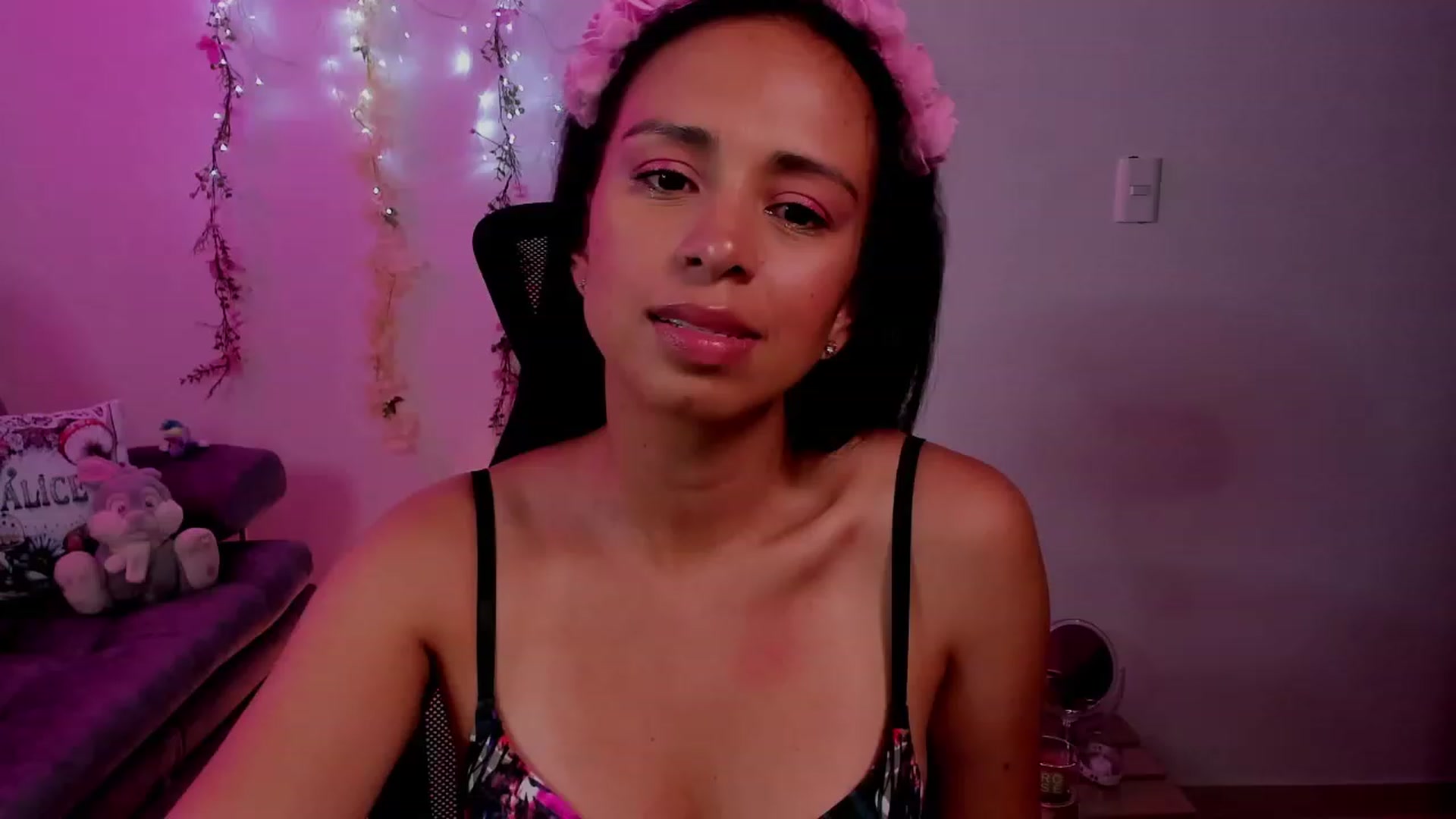 Gallery image thumbnail from Aliicia's myfreecams stream on, 10/24/2023, 24:01 image 3 of 20