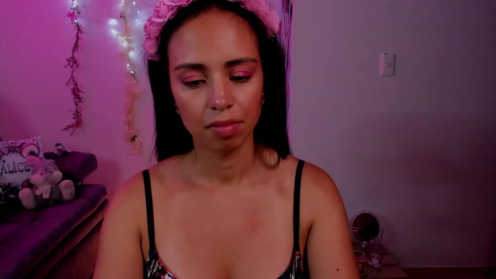 Gallery image thumbnail from Aliicia's myfreecams stream on, 10/24/2023, 24:01 image 8 of 20