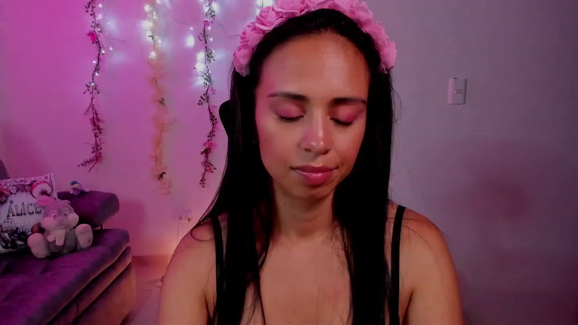 Gallery image thumbnail from Aliicia's myfreecams stream on, 10/24/2023, 24:01 image 17 of 20