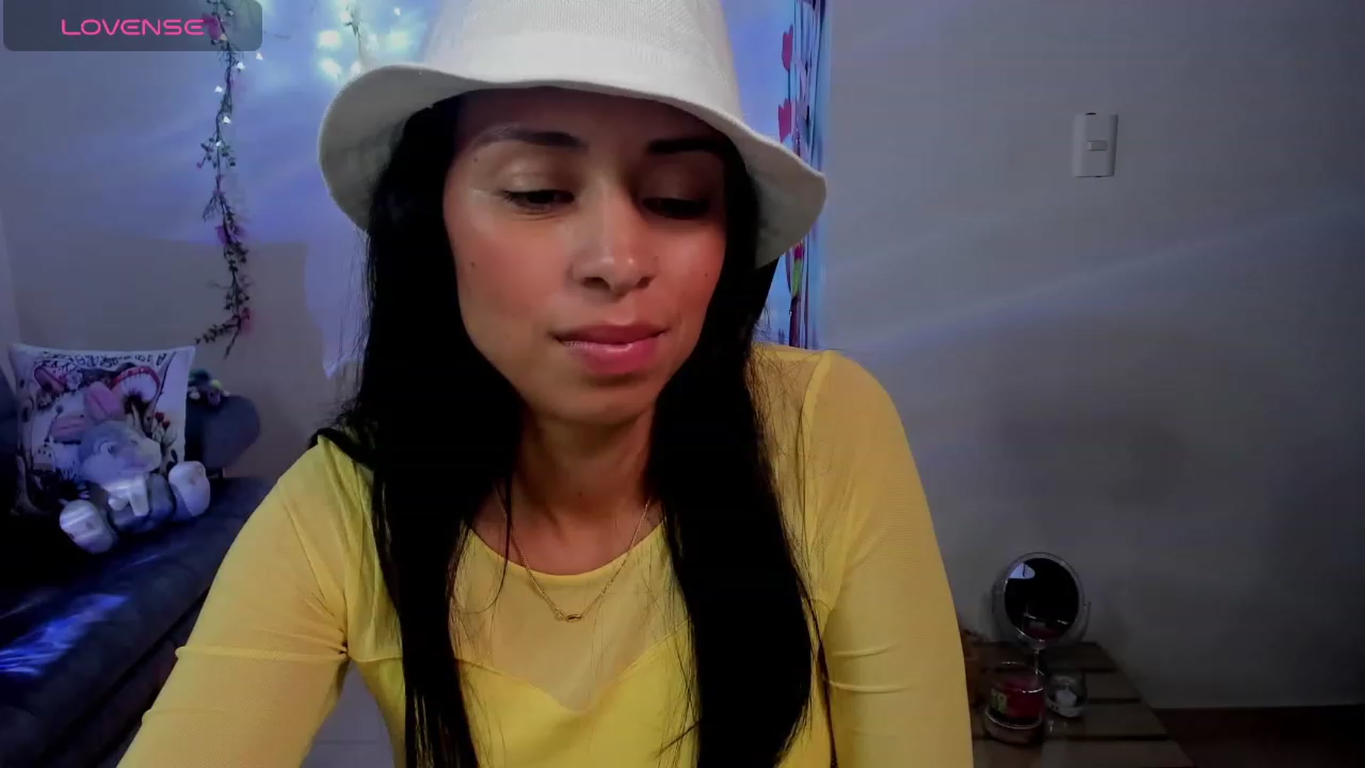 Gallery image thumbnail from Aliicia's myfreecams stream on, 11/24/2023, 24:19 image 3 of 20