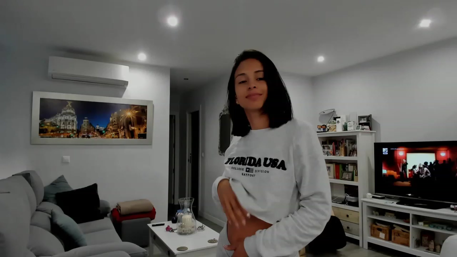 Gallery image thumbnail from Aliicia's myfreecams stream on, 02/26/2024, 08:15 image 10 of 20