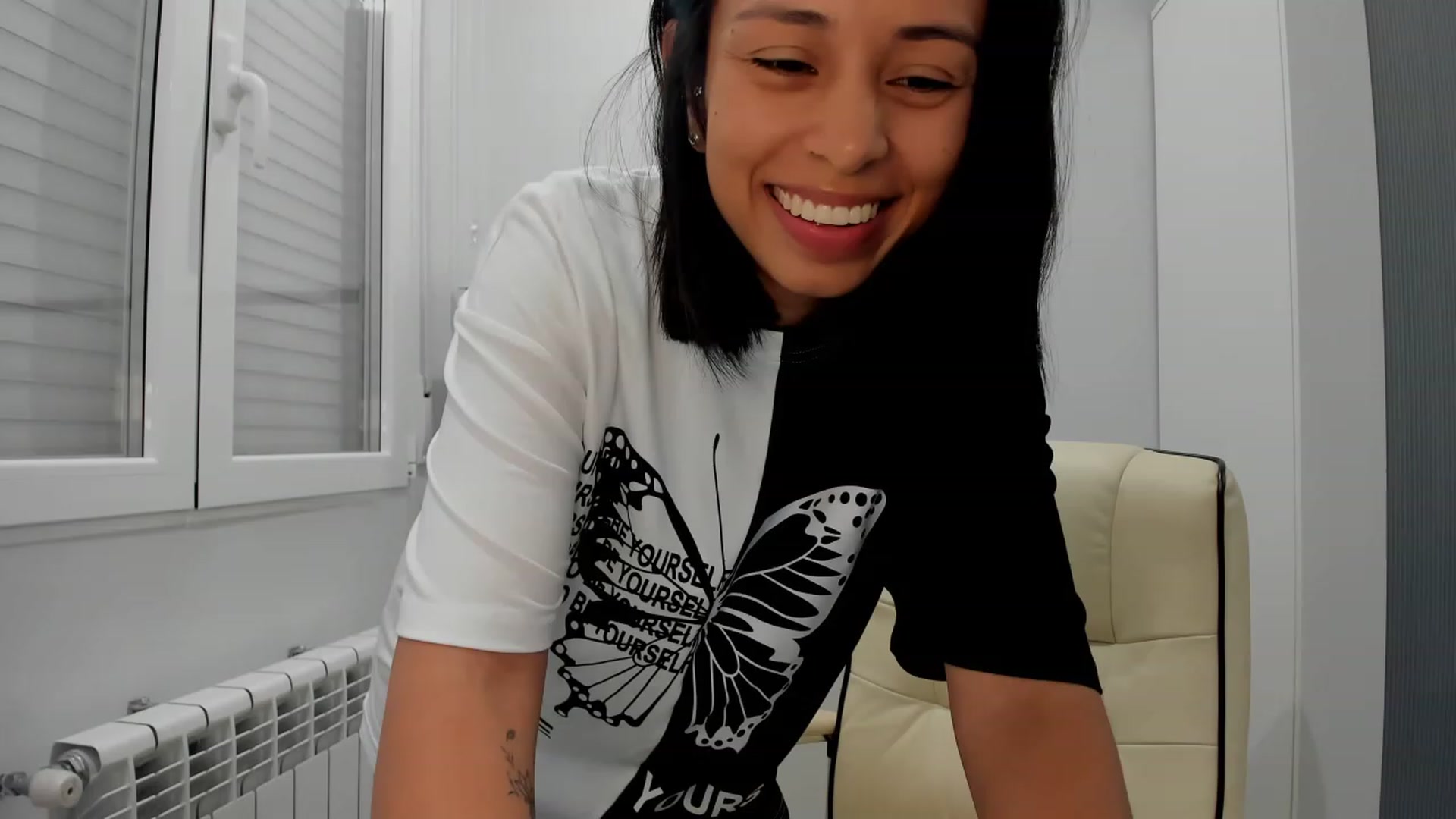 Gallery image thumbnail from Aliicia's myfreecams stream on, 03/01/2024, 12:45 image 3 of 20