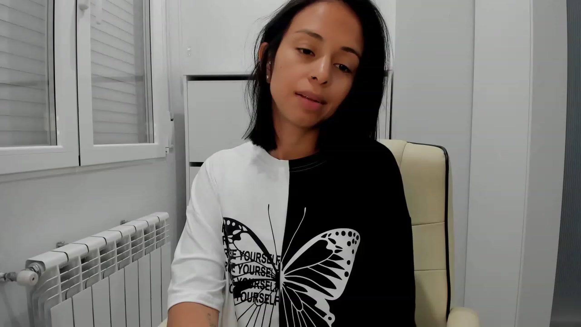 Gallery image thumbnail from Aliicia's myfreecams stream on, 03/01/2024, 12:45 image 17 of 20