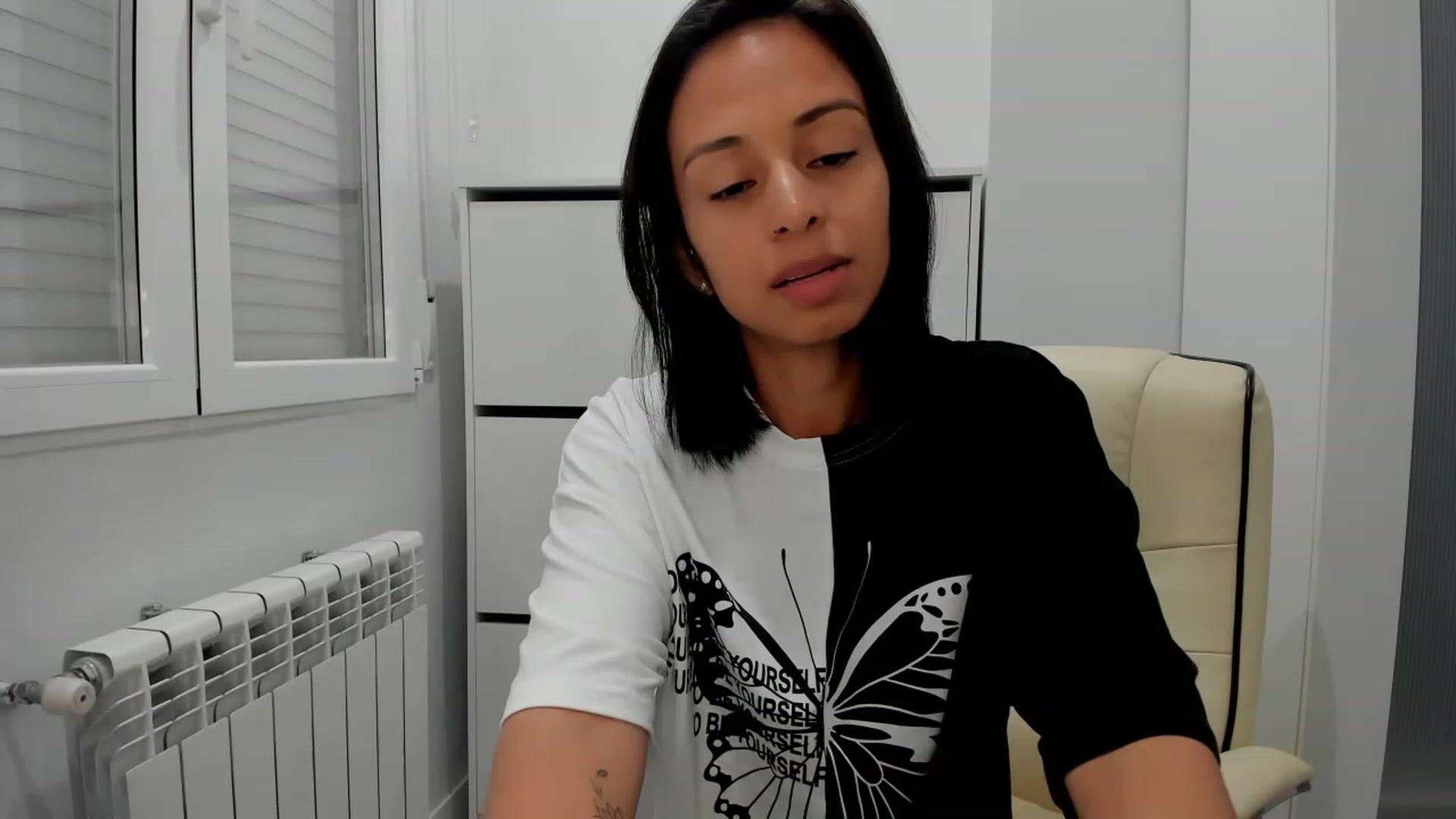 Gallery image thumbnail from Aliicia's myfreecams stream on, 03/01/2024, 12:45 image 8 of 20